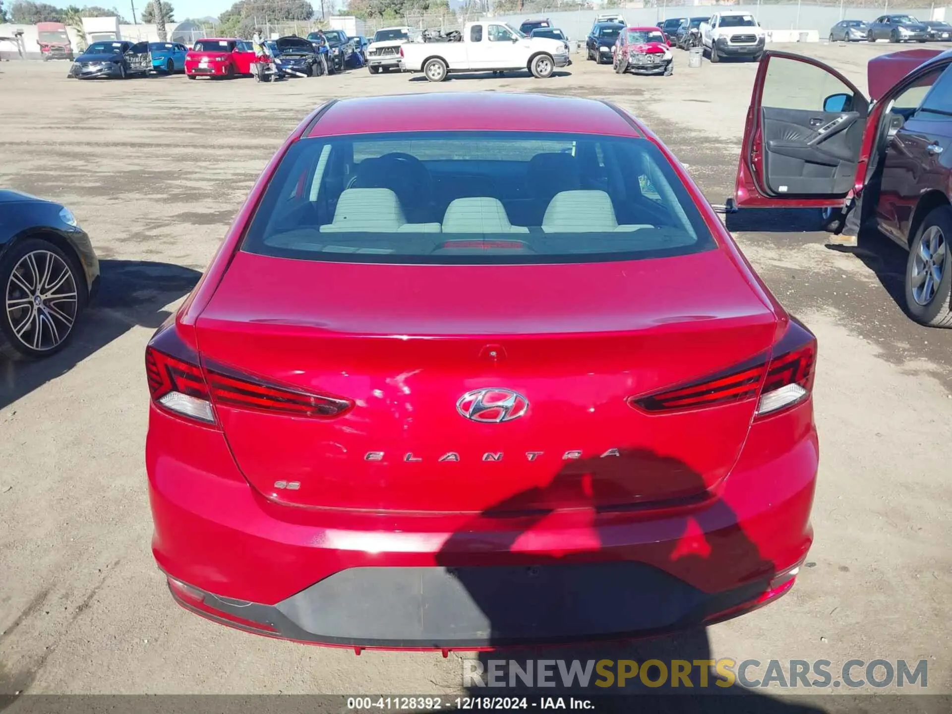 15 Photograph of a damaged car 5NPD74LF6KH452450 HYUNDAI ELANTRA 2019