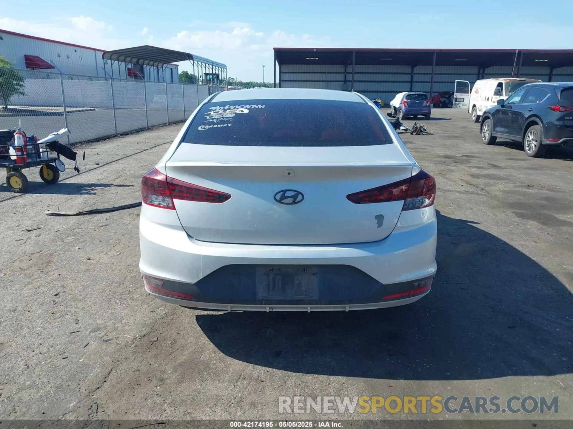 17 Photograph of a damaged car 5NPD74LF6KH495363 HYUNDAI ELANTRA 2019