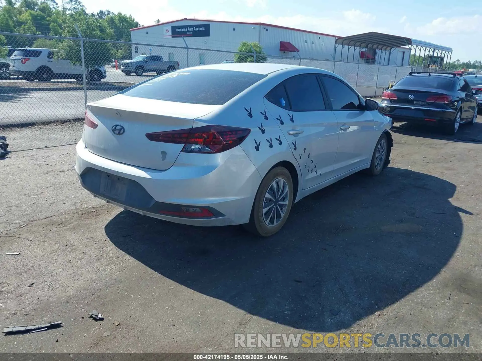 4 Photograph of a damaged car 5NPD74LF6KH495363 HYUNDAI ELANTRA 2019