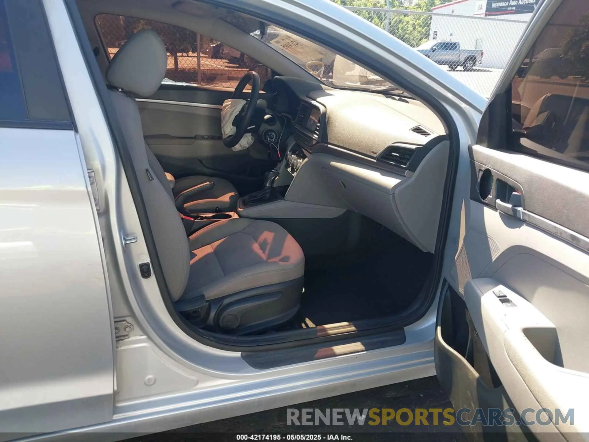5 Photograph of a damaged car 5NPD74LF6KH495363 HYUNDAI ELANTRA 2019