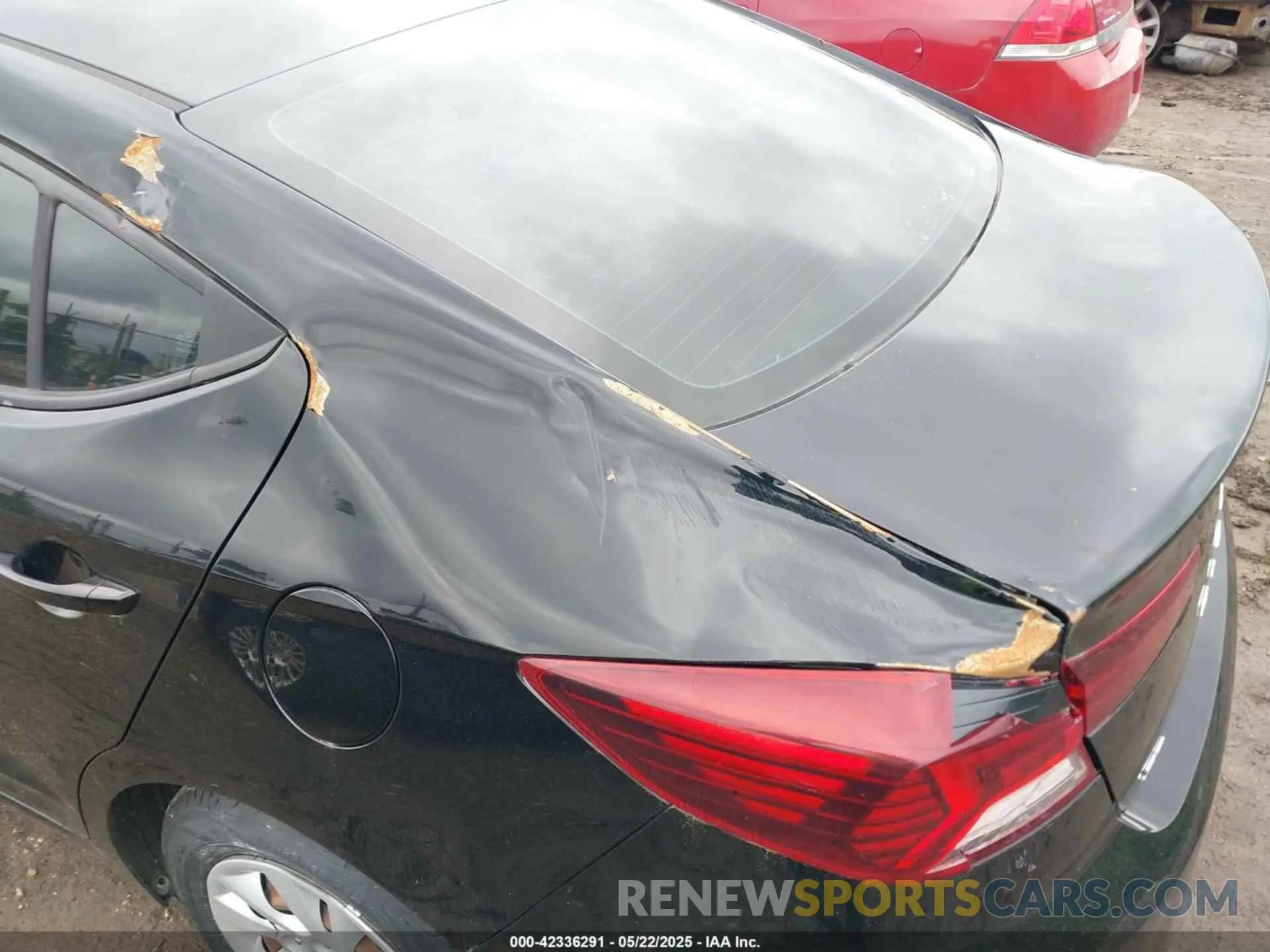 18 Photograph of a damaged car 5NPD74LF7KH430814 HYUNDAI ELANTRA 2019