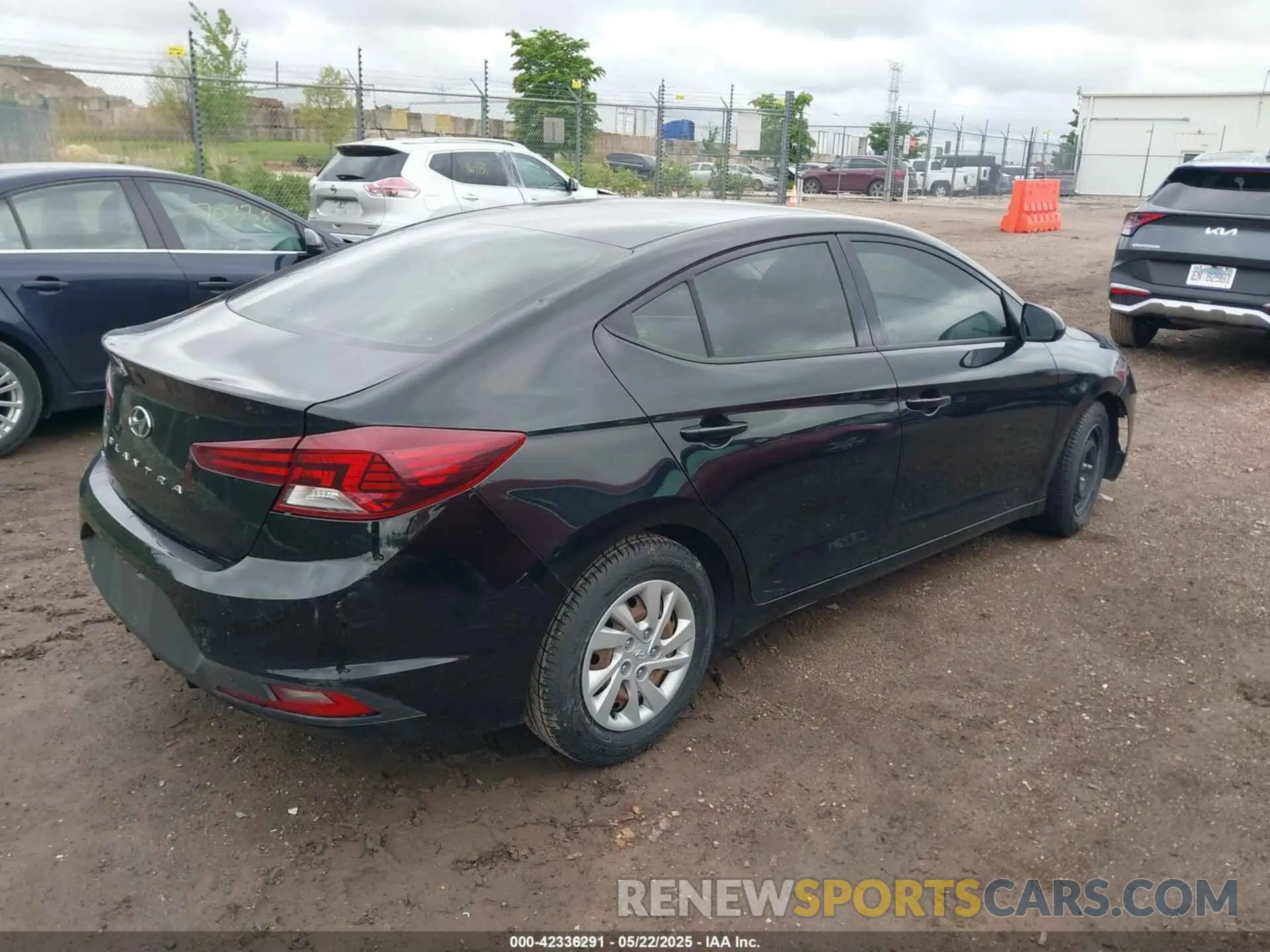 4 Photograph of a damaged car 5NPD74LF7KH430814 HYUNDAI ELANTRA 2019