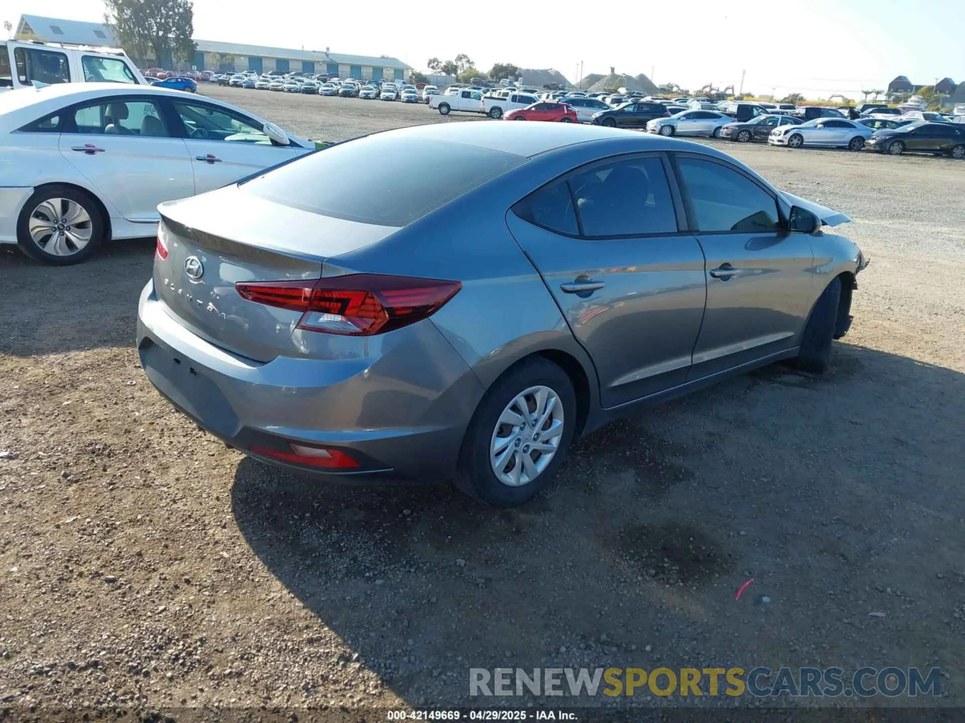4 Photograph of a damaged car 5NPD74LF7KH445782 HYUNDAI ELANTRA 2019
