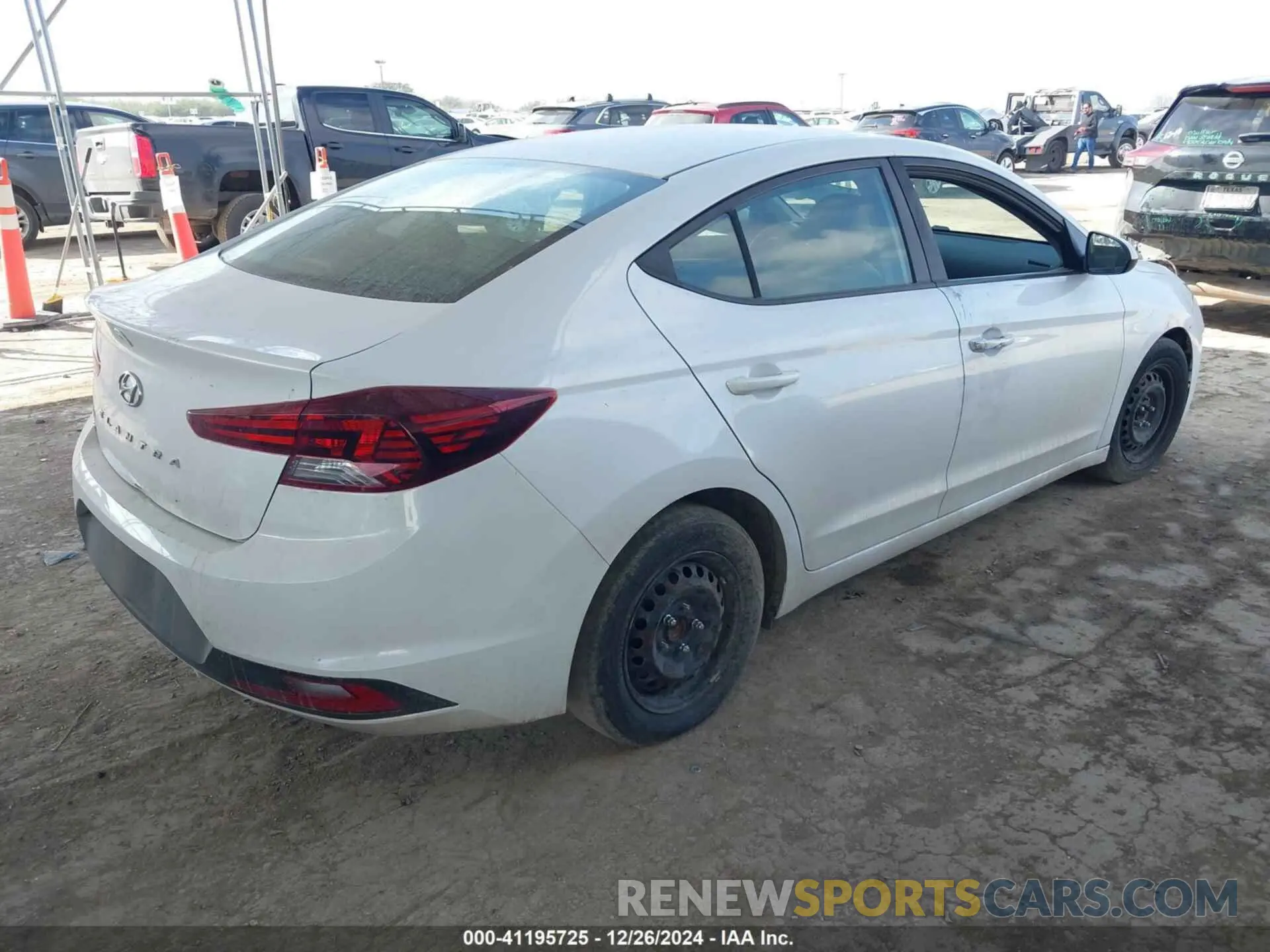 4 Фотография поврежденного автомобиля 5NPD74LF8KH439893 HYUNDAI ELANTRA 2019
