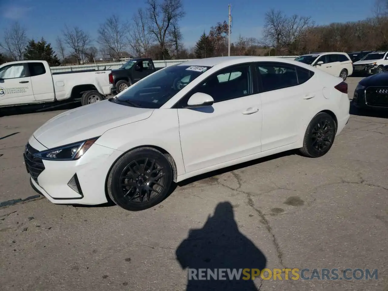 1 Фотография поврежденного автомобиля 5NPD74LF8KH470528 HYUNDAI ELANTRA 2019