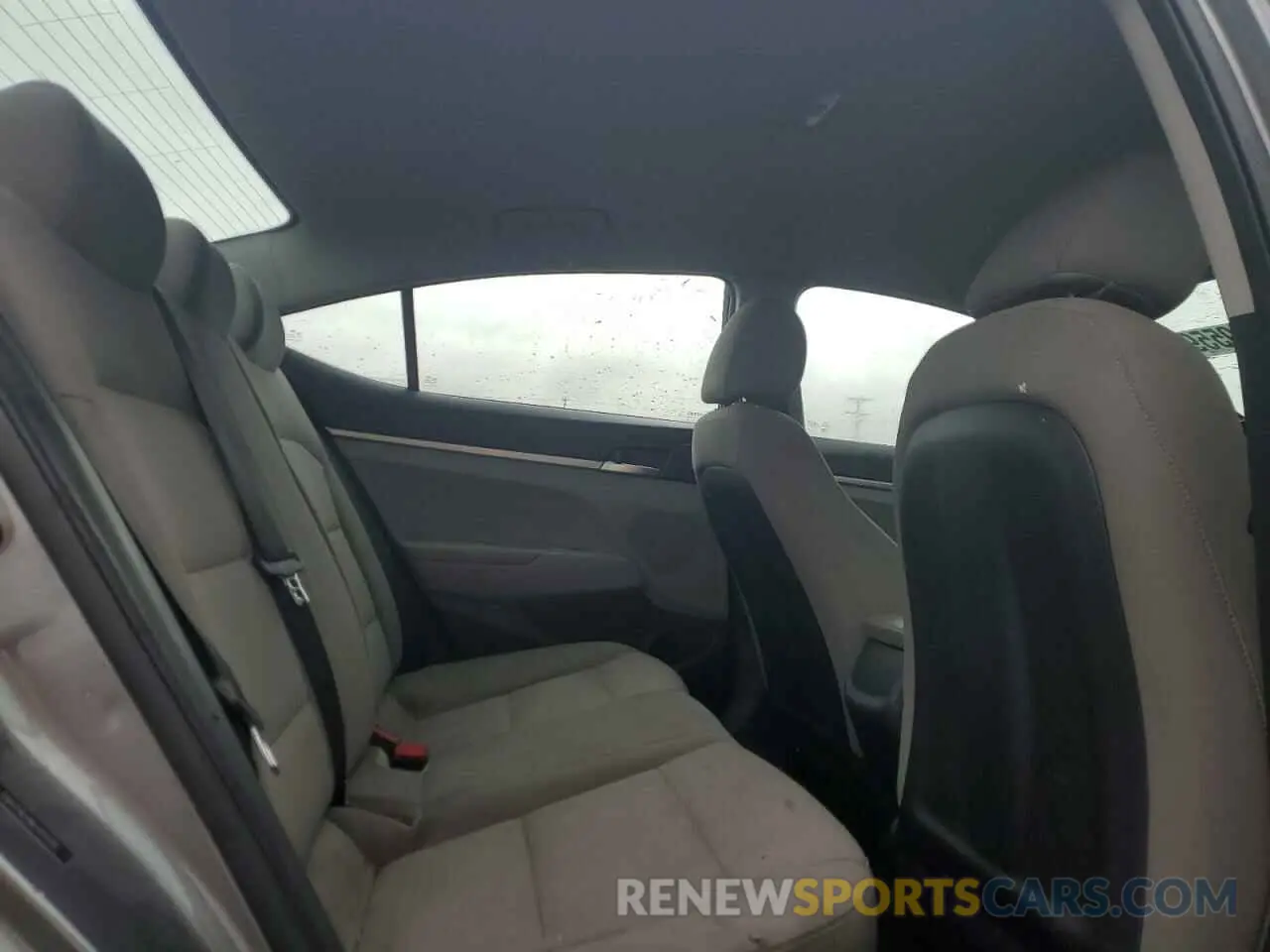 10 Photograph of a damaged car 5NPD74LF8KH493310 HYUNDAI ELANTRA 2019