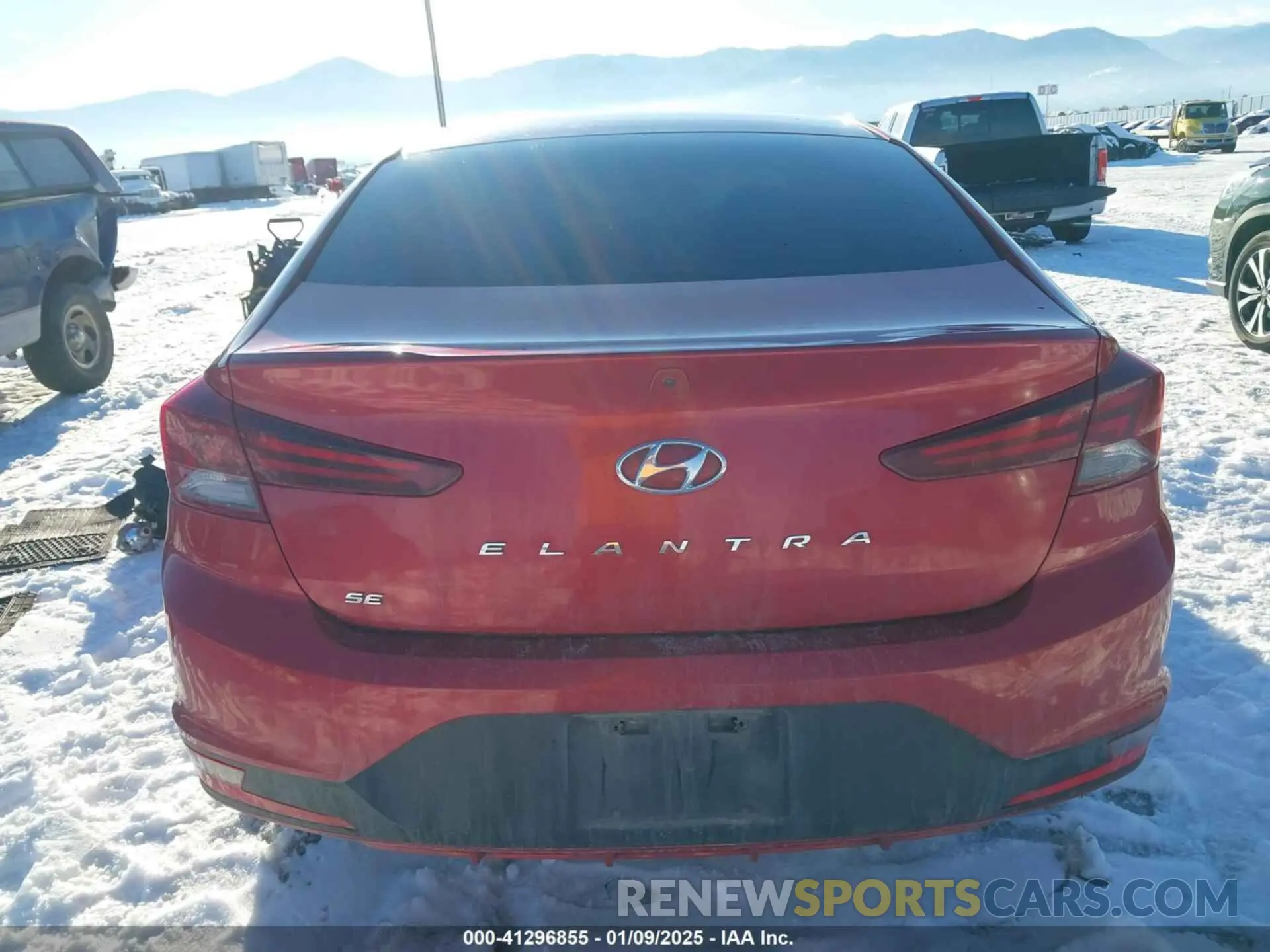 17 Photograph of a damaged car 5NPD74LFXKH493230 HYUNDAI ELANTRA 2019