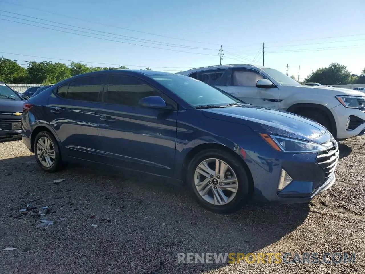 4 Photograph of a damaged car 5NPD84LF0KH411910 HYUNDAI ELANTRA 2019