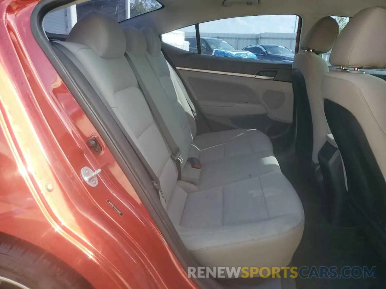 10 Photograph of a damaged car 5NPD84LF0KH432689 HYUNDAI ELANTRA 2019