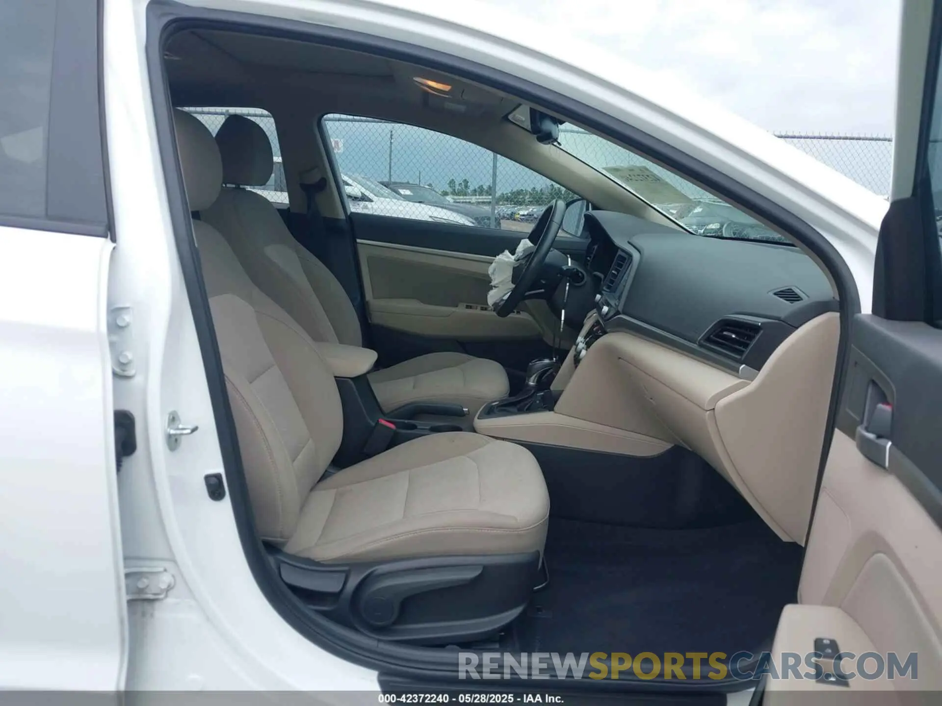 5 Photograph of a damaged car 5NPD84LF0KH435687 HYUNDAI ELANTRA 2019