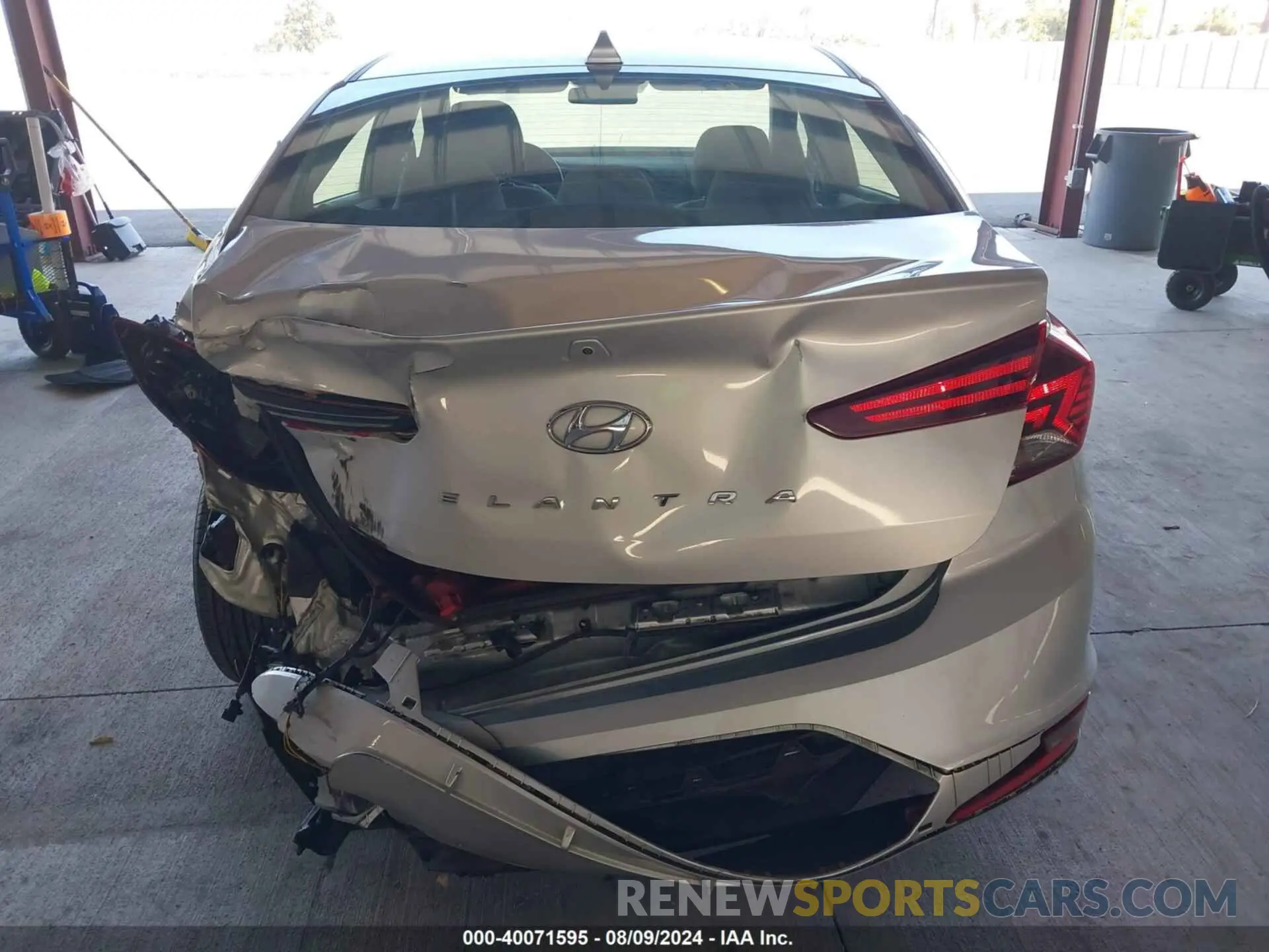 17 Фотография поврежденного автомобиля 5NPD84LF0KH455874 HYUNDAI ELANTRA 2019