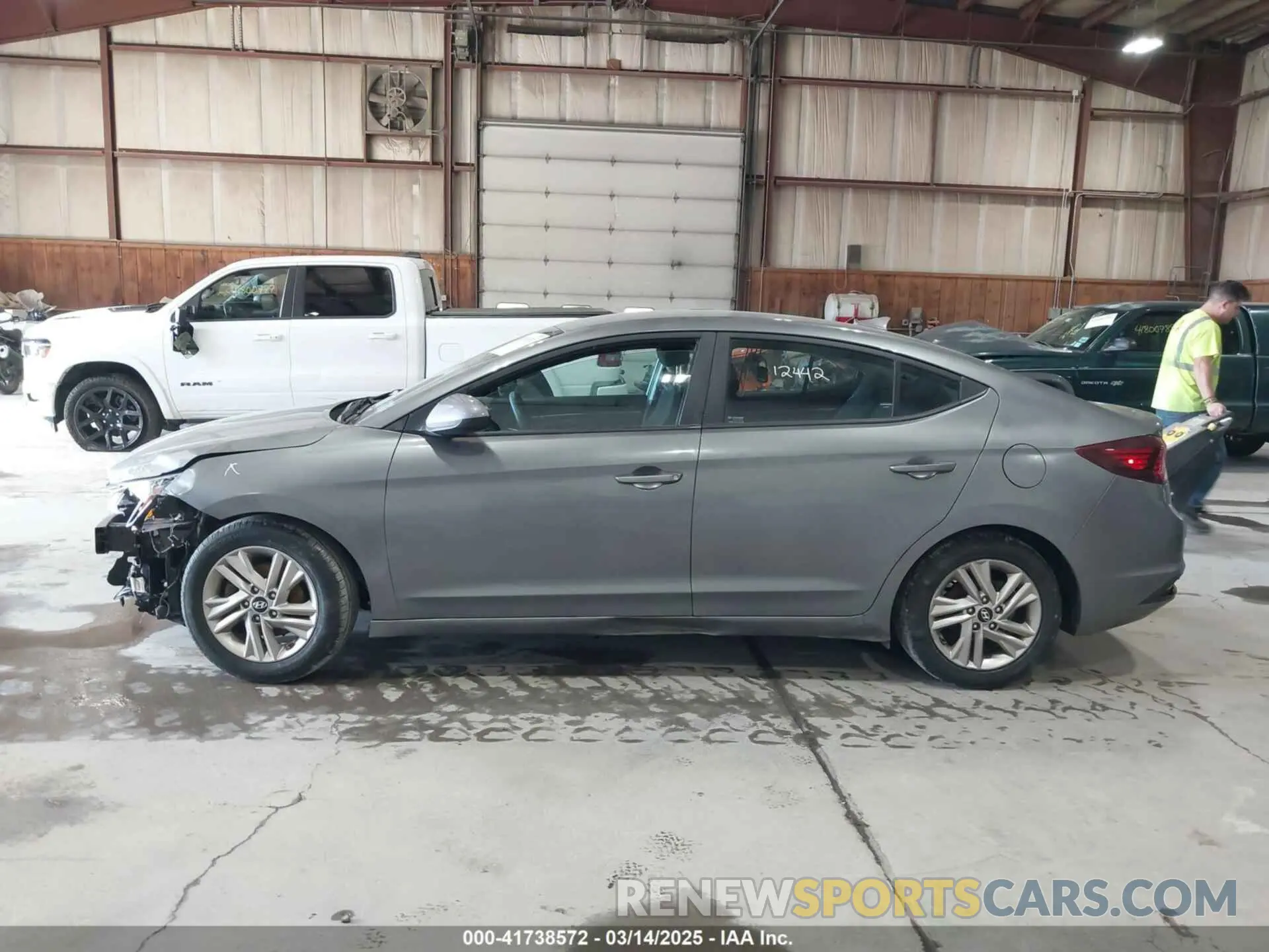 15 Photograph of a damaged car 5NPD84LF0KH462050 HYUNDAI ELANTRA 2019