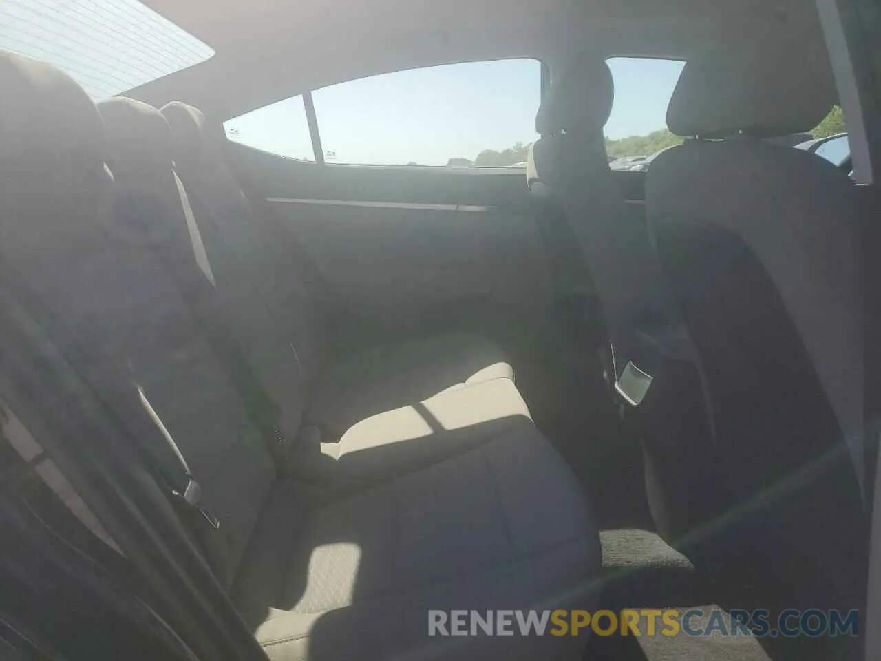 11 Photograph of a damaged car 5NPD84LF0KH463165 HYUNDAI ELANTRA 2019