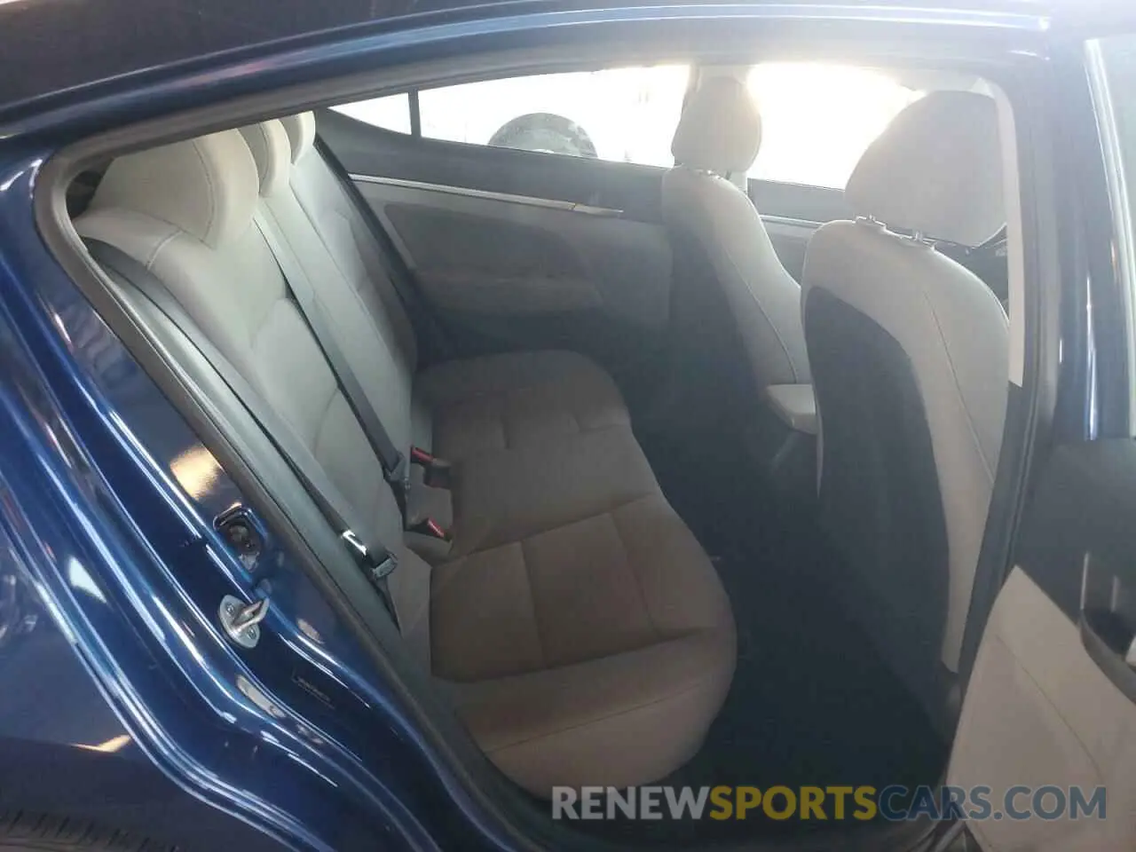 10 Photograph of a damaged car 5NPD84LF0KH465742 HYUNDAI ELANTRA 2019