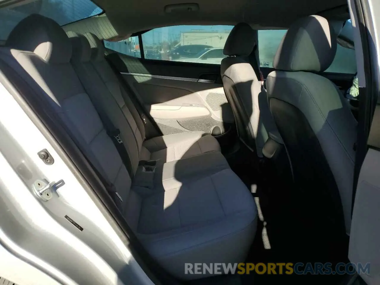 10 Photograph of a damaged car 5NPD84LF0KH486395 HYUNDAI ELANTRA 2019