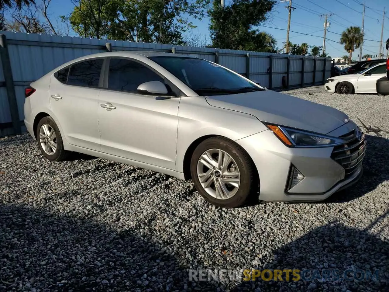 4 Photograph of a damaged car 5NPD84LF0KH486395 HYUNDAI ELANTRA 2019