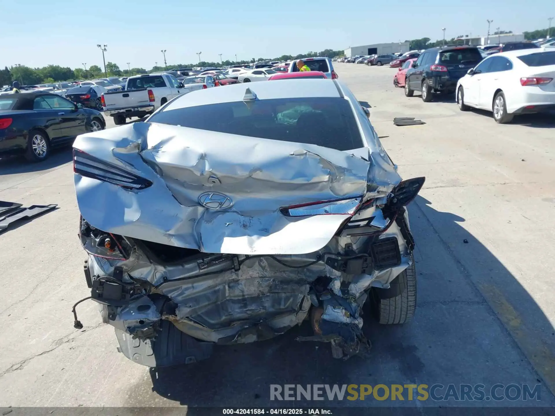 17 Photograph of a damaged car 5NPD84LF1KH430188 HYUNDAI ELANTRA 2019