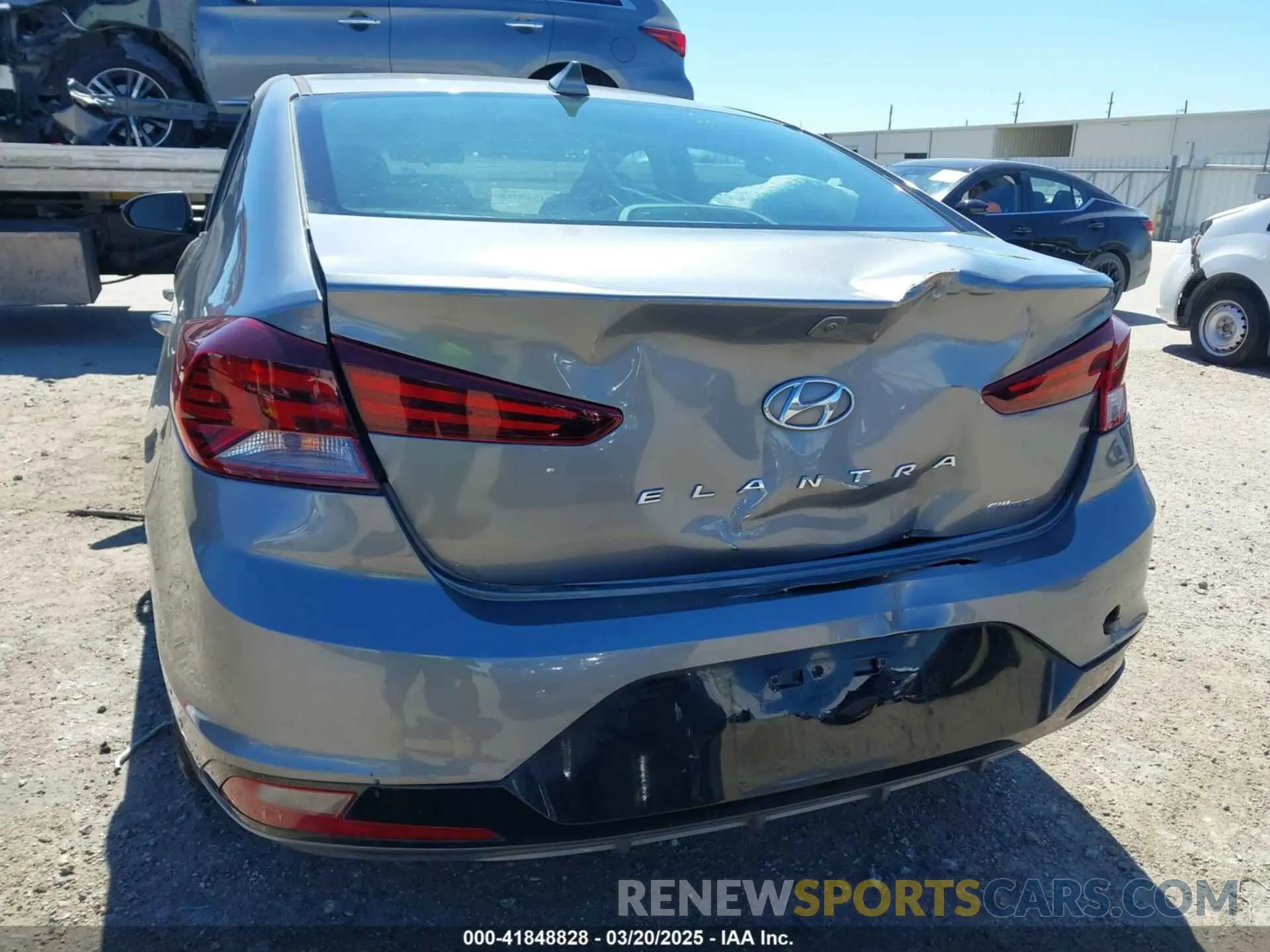 18 Фотография поврежденного автомобиля 5NPD84LF1KH457469 HYUNDAI ELANTRA 2019