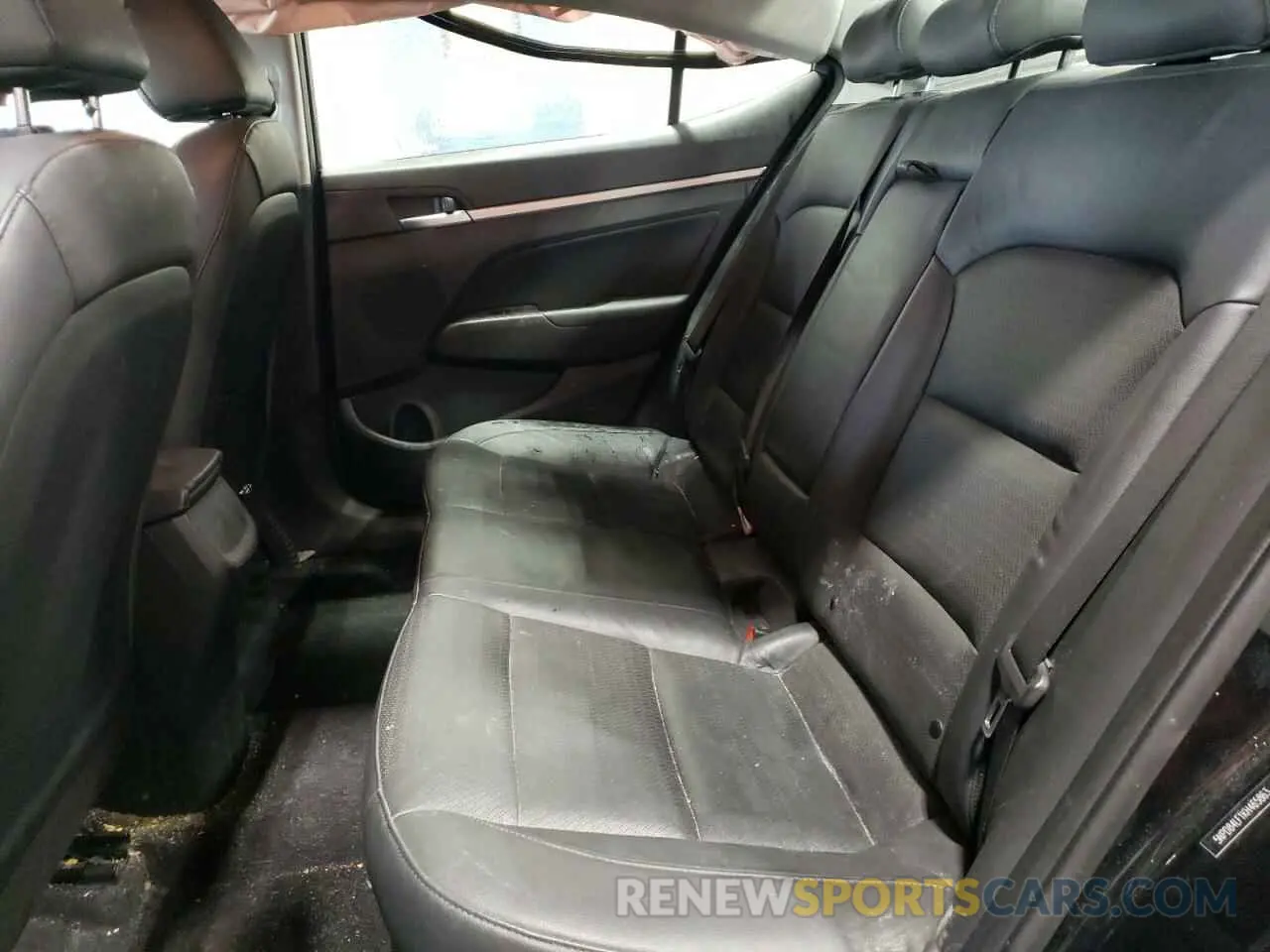 10 Photograph of a damaged car 5NPD84LF1KH465863 HYUNDAI ELANTRA 2019