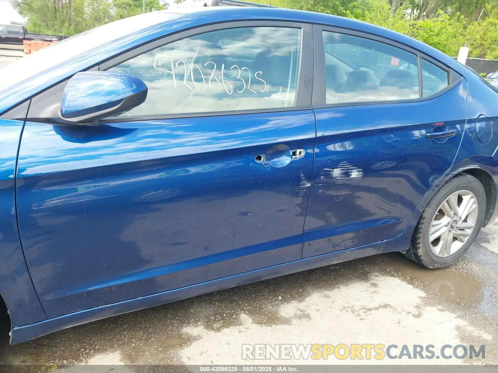 11 Photograph of a damaged car 5NPD84LF1KH472702 HYUNDAI ELANTRA 2019
