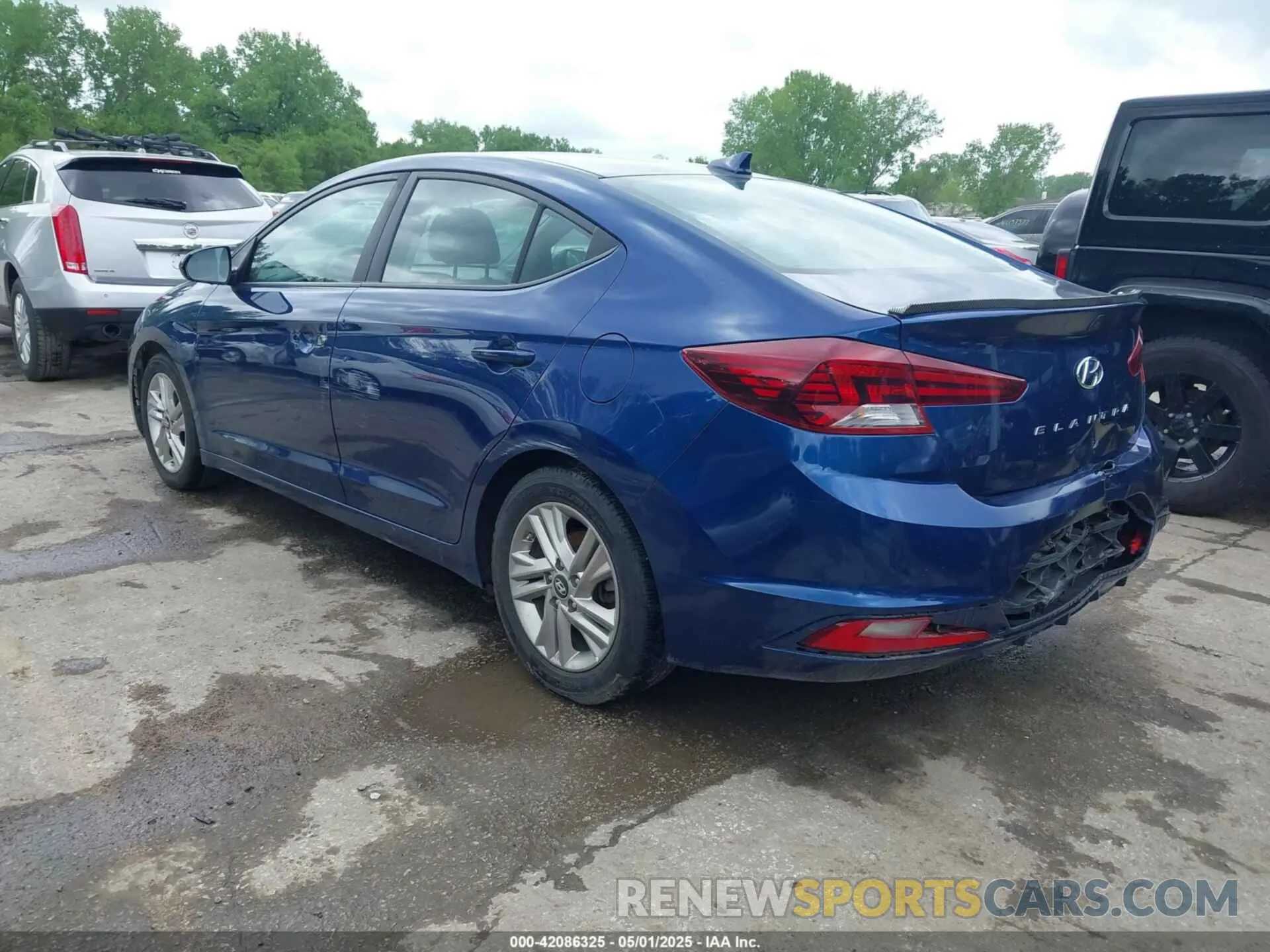 3 Photograph of a damaged car 5NPD84LF1KH472702 HYUNDAI ELANTRA 2019