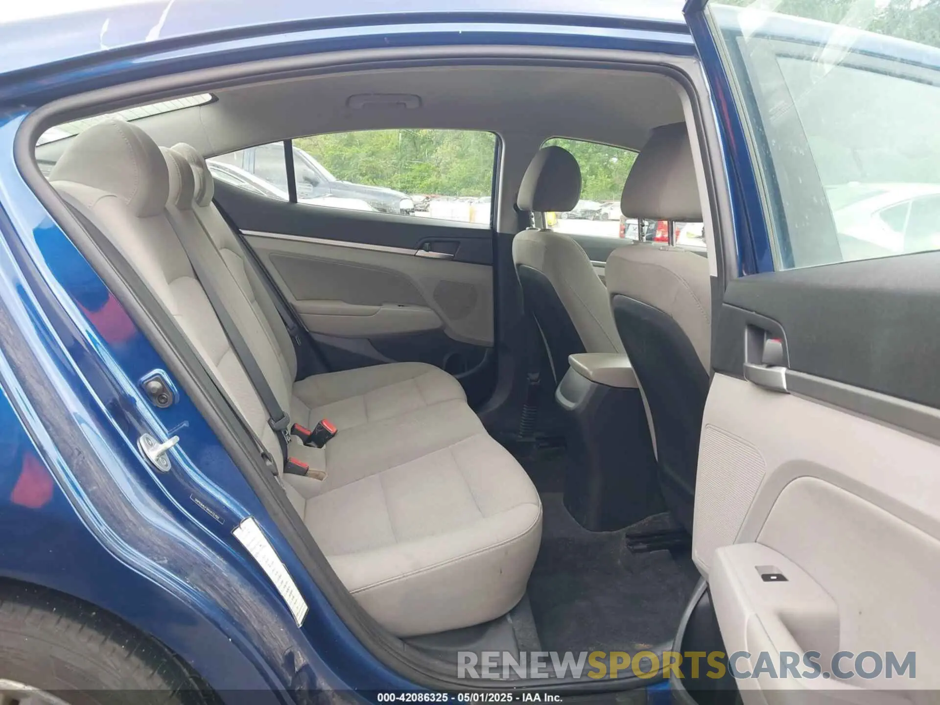8 Photograph of a damaged car 5NPD84LF1KH472702 HYUNDAI ELANTRA 2019