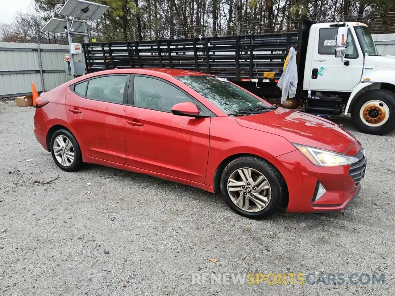 4 Photograph of a damaged car 5NPD84LF2KH404389 HYUNDAI ELANTRA 2019