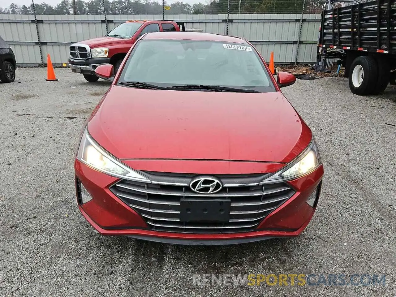 5 Photograph of a damaged car 5NPD84LF2KH404389 HYUNDAI ELANTRA 2019