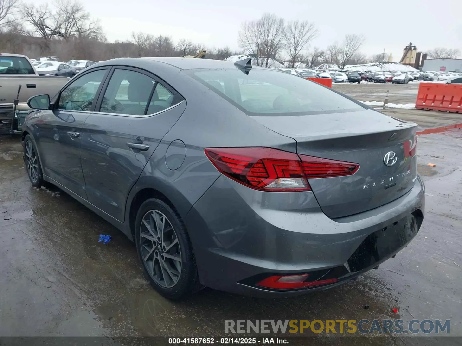 3 Photograph of a damaged car 5NPD84LF2KH414940 HYUNDAI ELANTRA 2019