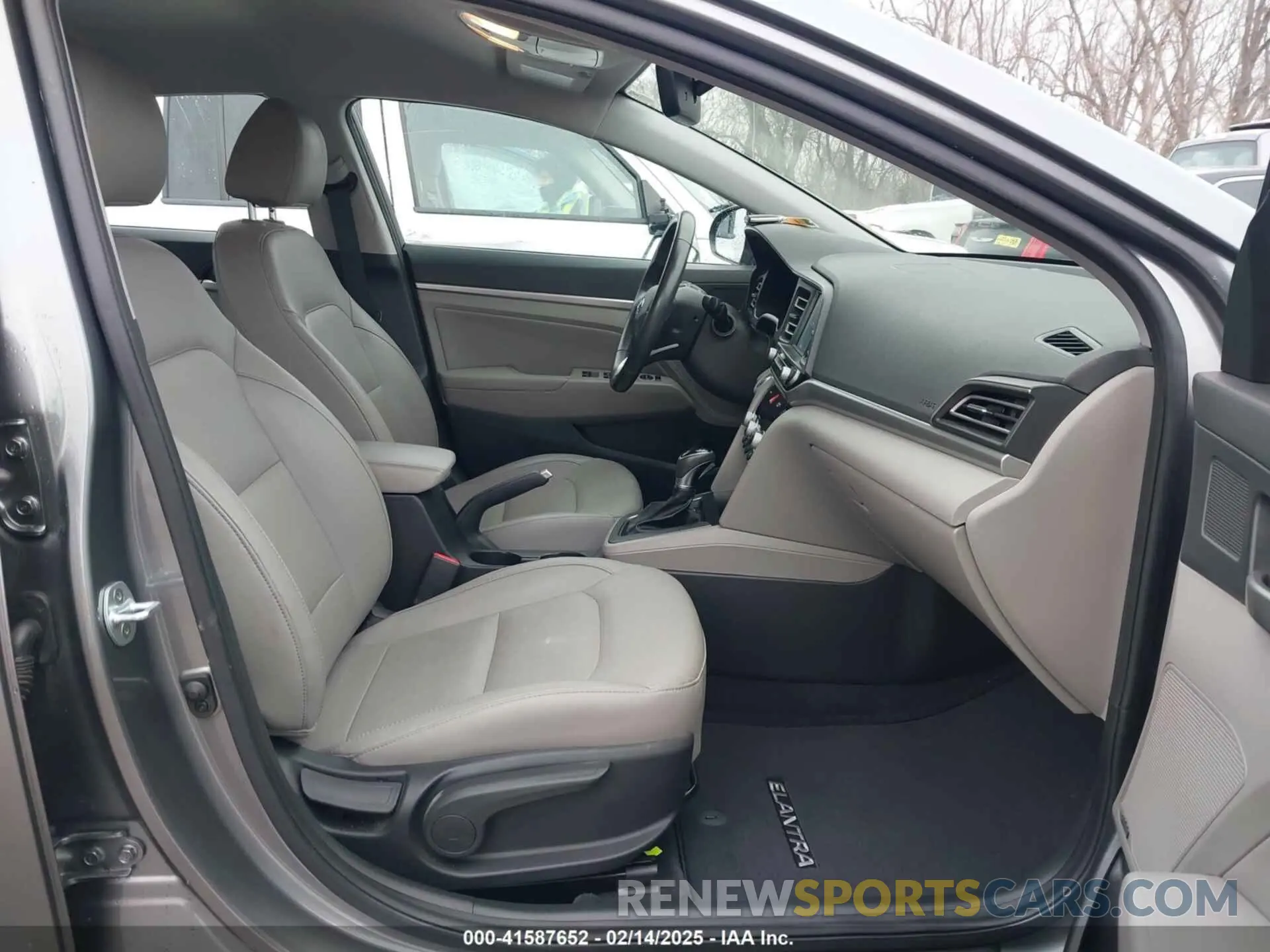 5 Photograph of a damaged car 5NPD84LF2KH414940 HYUNDAI ELANTRA 2019