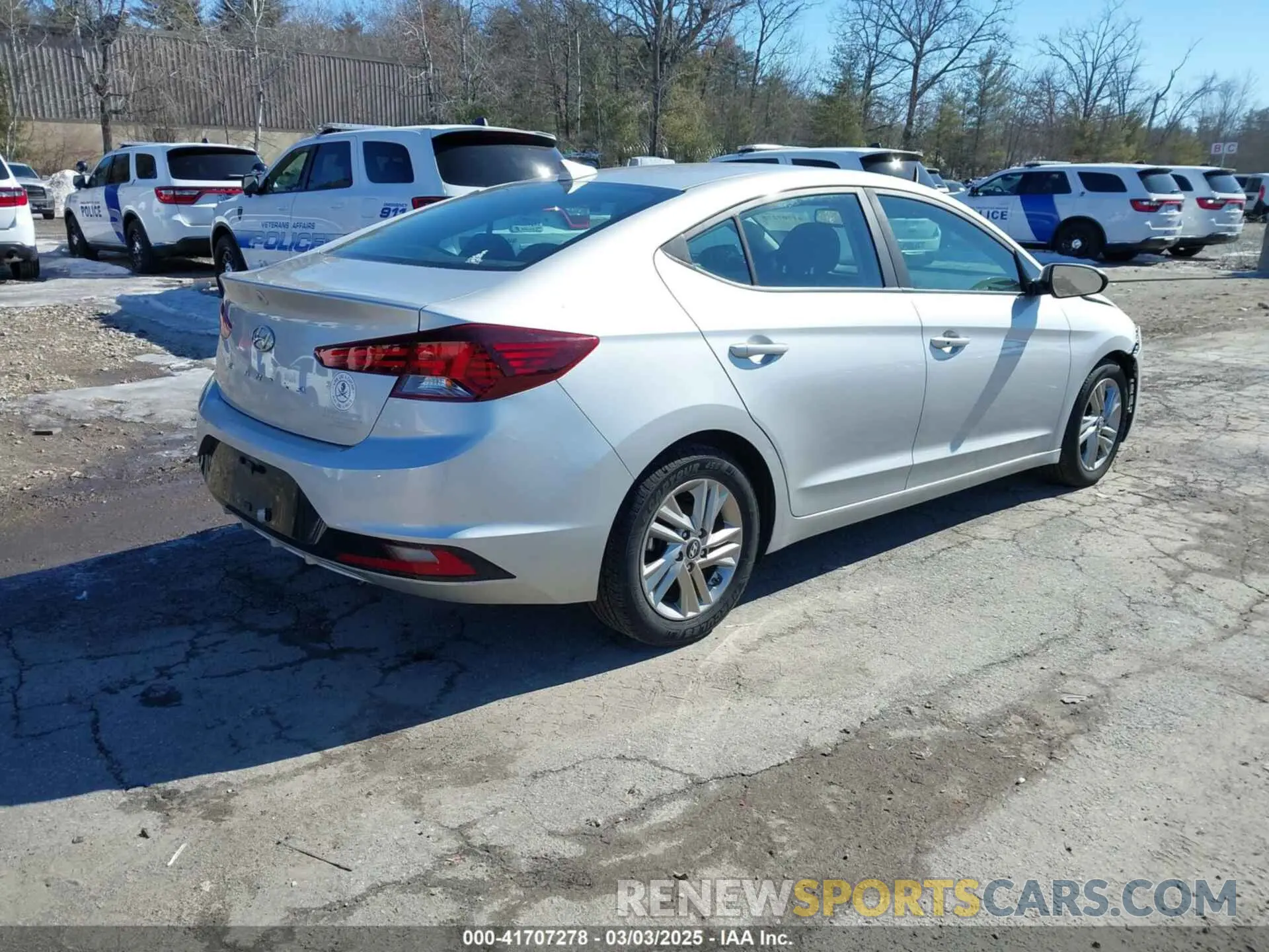4 Photograph of a damaged car 5NPD84LF2KH449607 HYUNDAI ELANTRA 2019