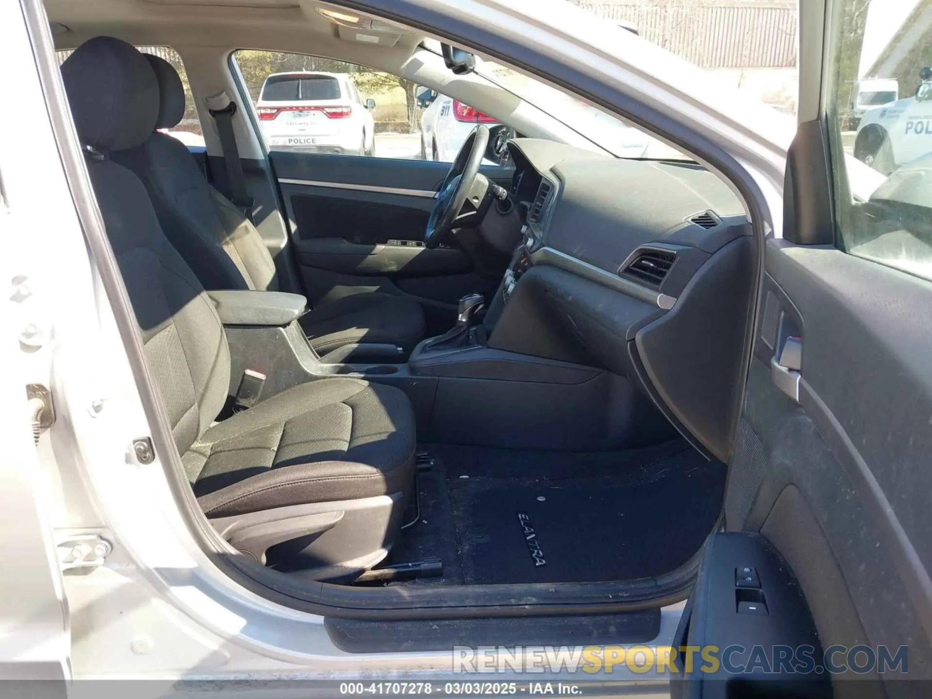 5 Photograph of a damaged car 5NPD84LF2KH449607 HYUNDAI ELANTRA 2019