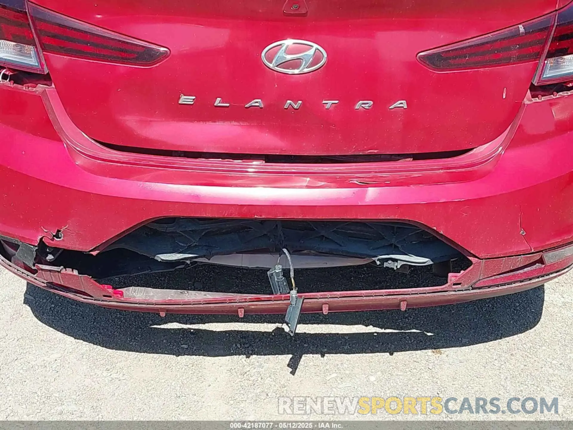 6 Photograph of a damaged car 5NPD84LF2KH460073 HYUNDAI ELANTRA 2019