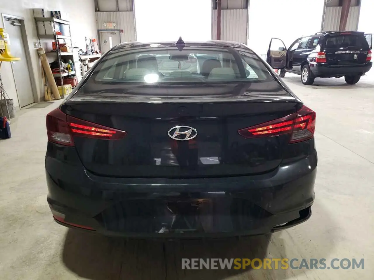 6 Photograph of a damaged car 5NPD84LF2KH471476 HYUNDAI ELANTRA 2019