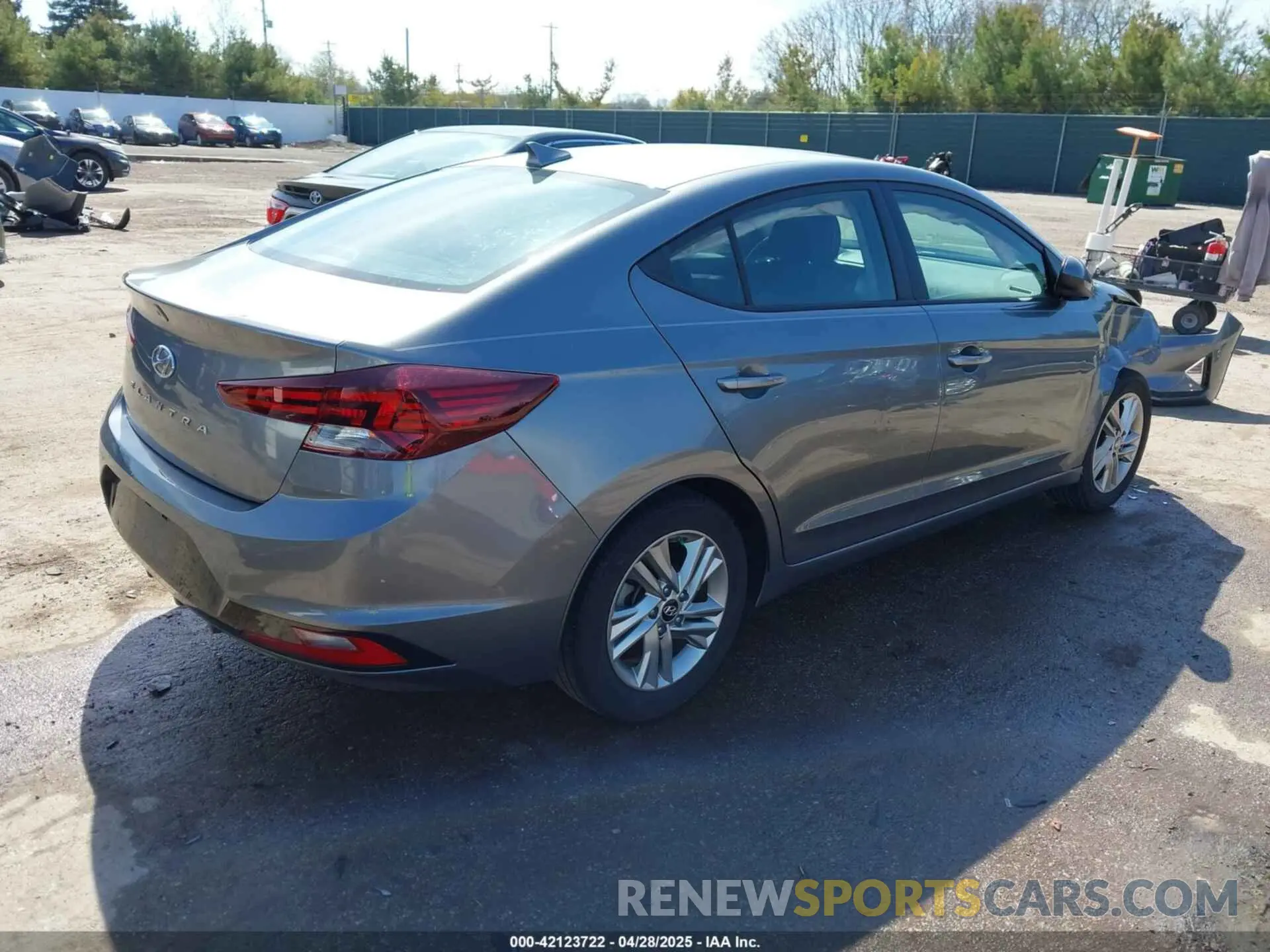 4 Photograph of a damaged car 5NPD84LF3KH405177 HYUNDAI ELANTRA 2019