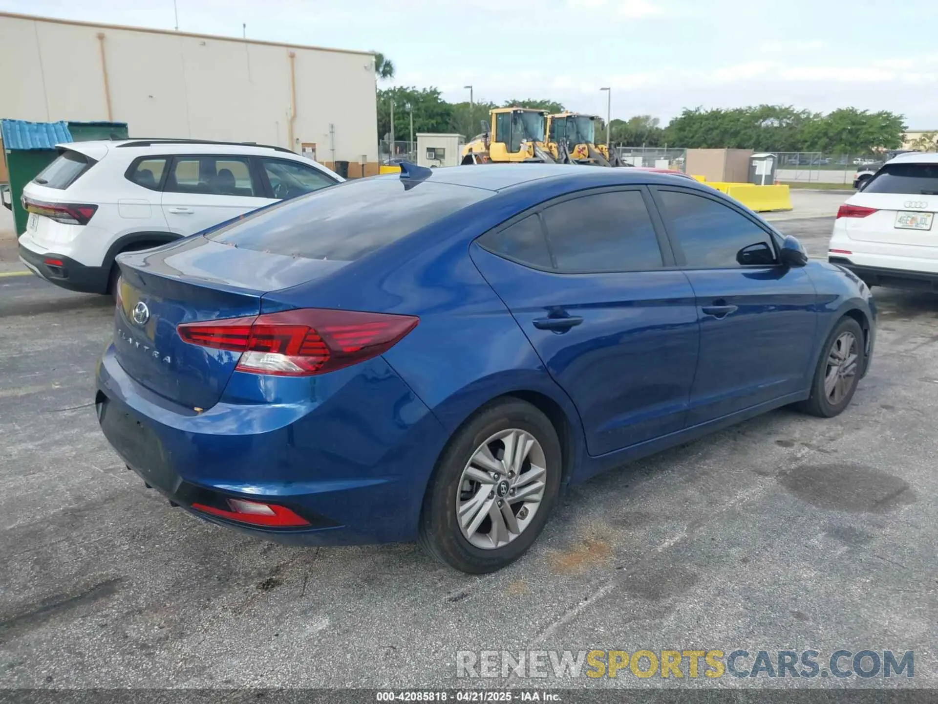4 Photograph of a damaged car 5NPD84LF3KH481692 HYUNDAI ELANTRA 2019