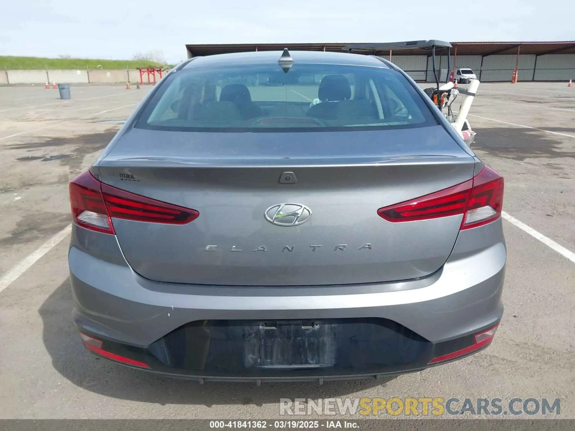 16 Photograph of a damaged car 5NPD84LF4KH424174 HYUNDAI ELANTRA 2019