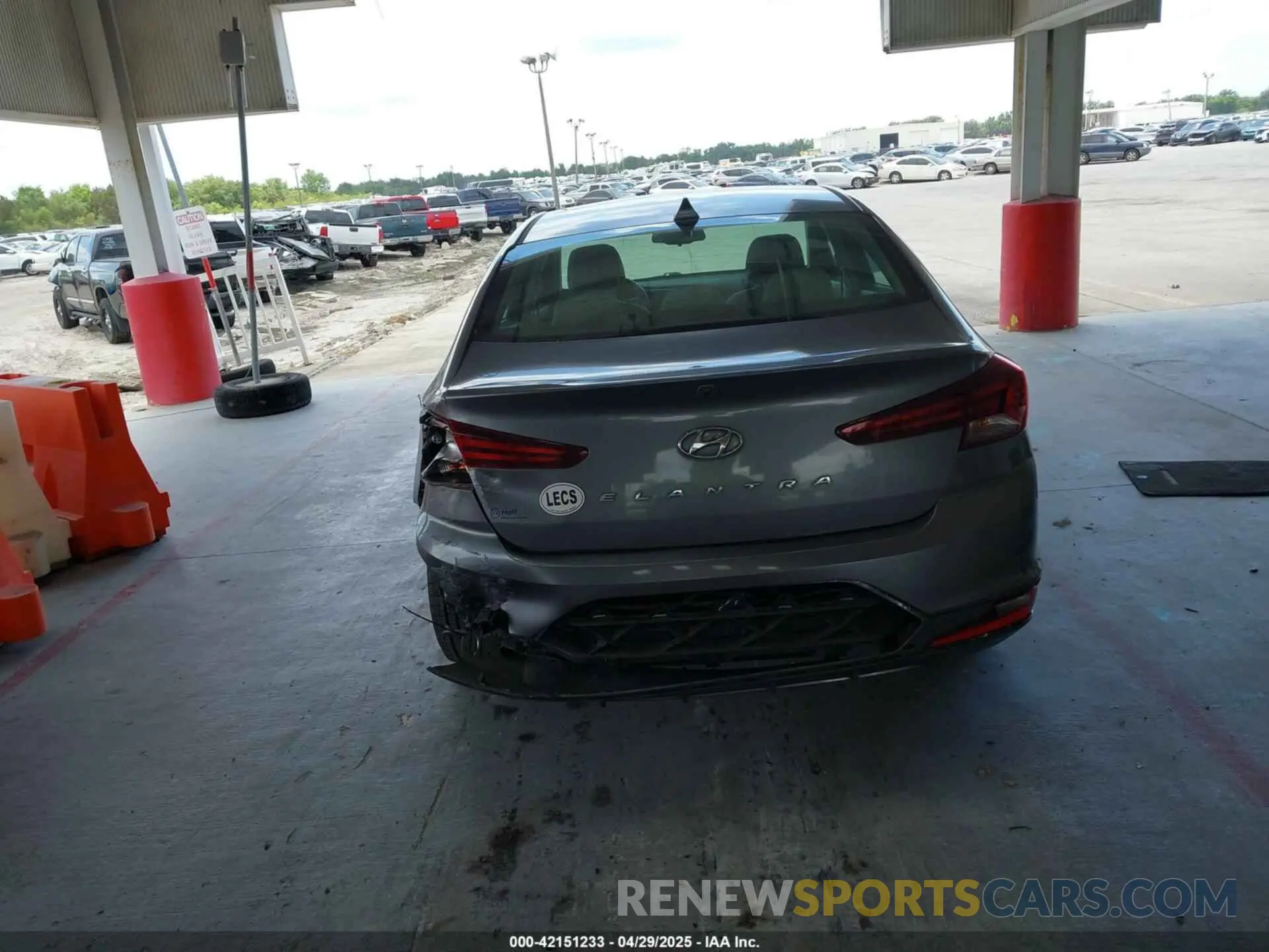 16 Photograph of a damaged car 5NPD84LF4KH425003 HYUNDAI ELANTRA 2019