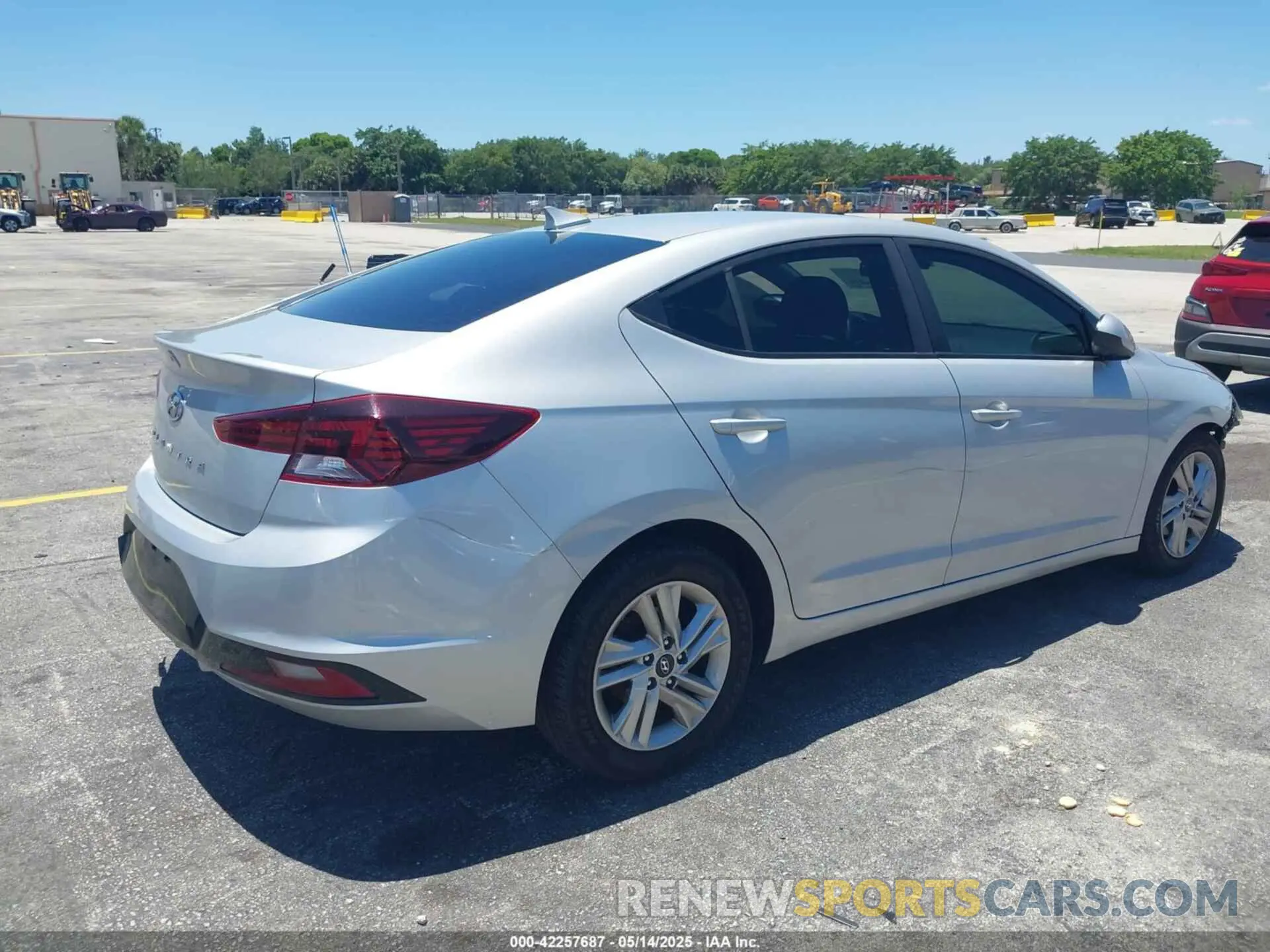 4 Photograph of a damaged car 5NPD84LF4KH487064 HYUNDAI ELANTRA 2019