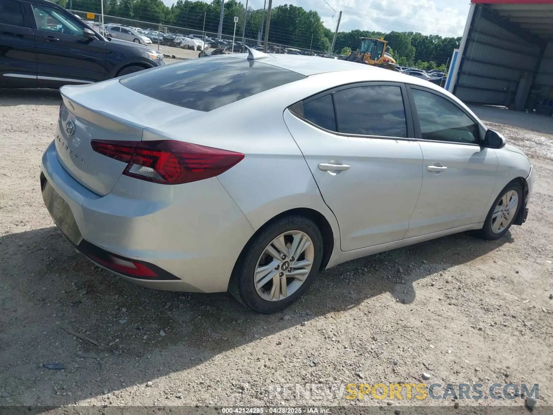 4 Photograph of a damaged car 5NPD84LF5KH404564 HYUNDAI ELANTRA 2019