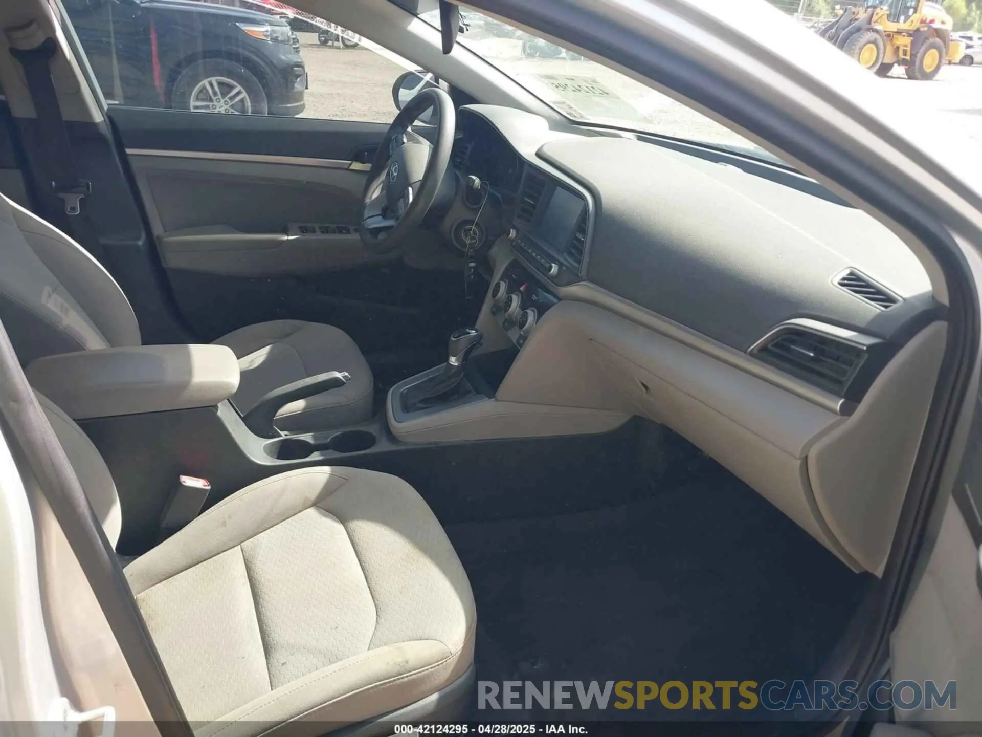 5 Photograph of a damaged car 5NPD84LF5KH404564 HYUNDAI ELANTRA 2019