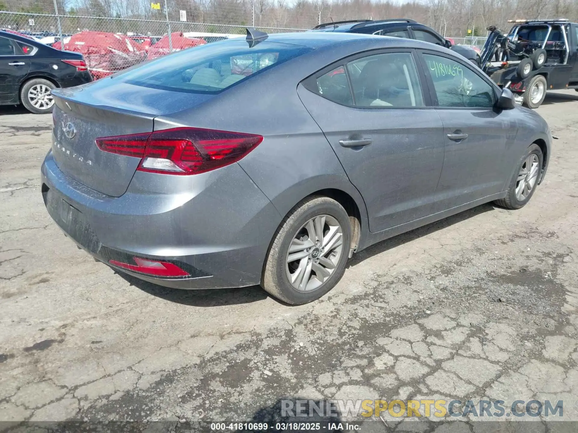 4 Photograph of a damaged car 5NPD84LF5KH404841 HYUNDAI ELANTRA 2019