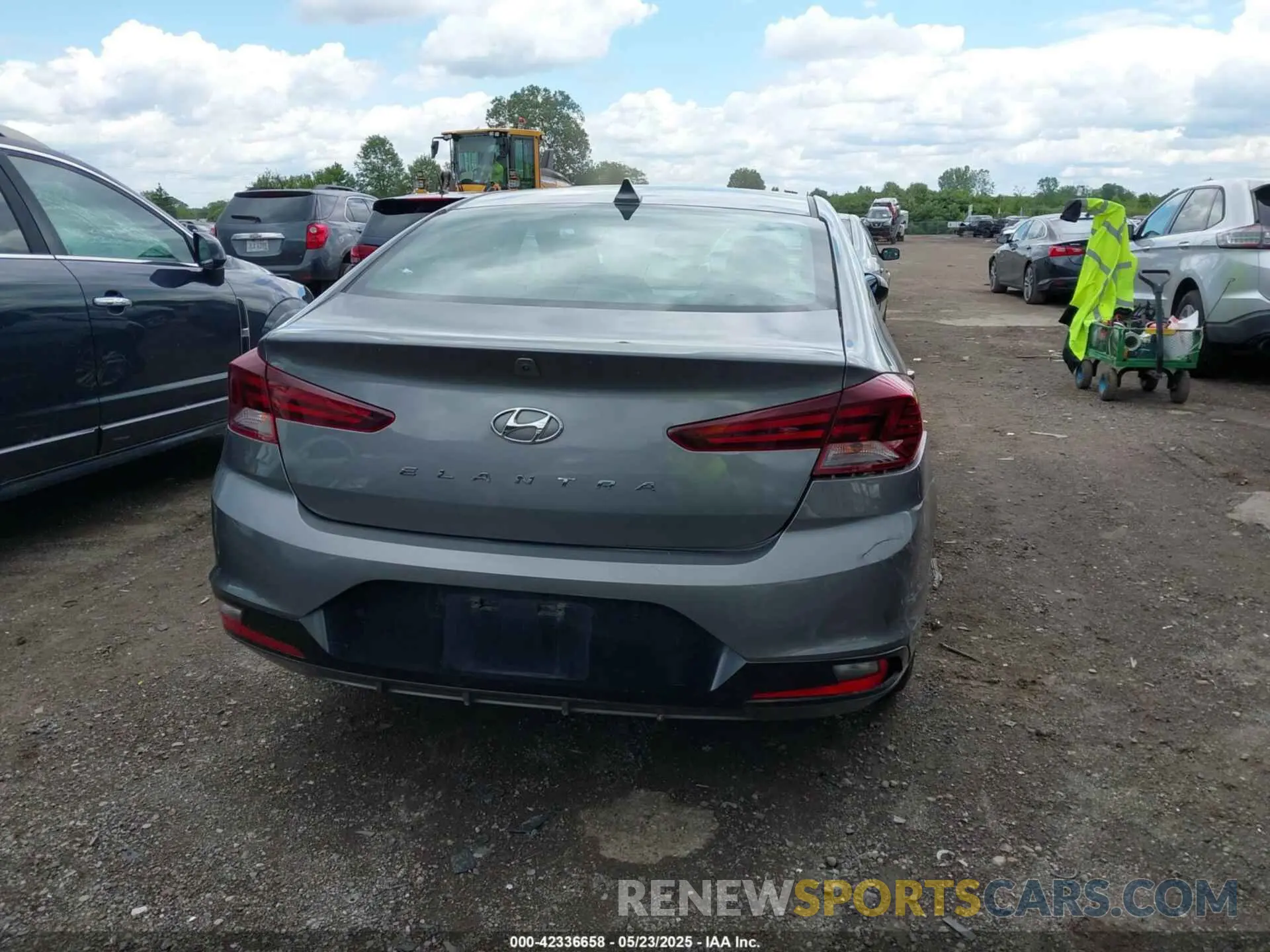 17 Фотография поврежденного автомобиля 5NPD84LF7KH422483 HYUNDAI ELANTRA 2019