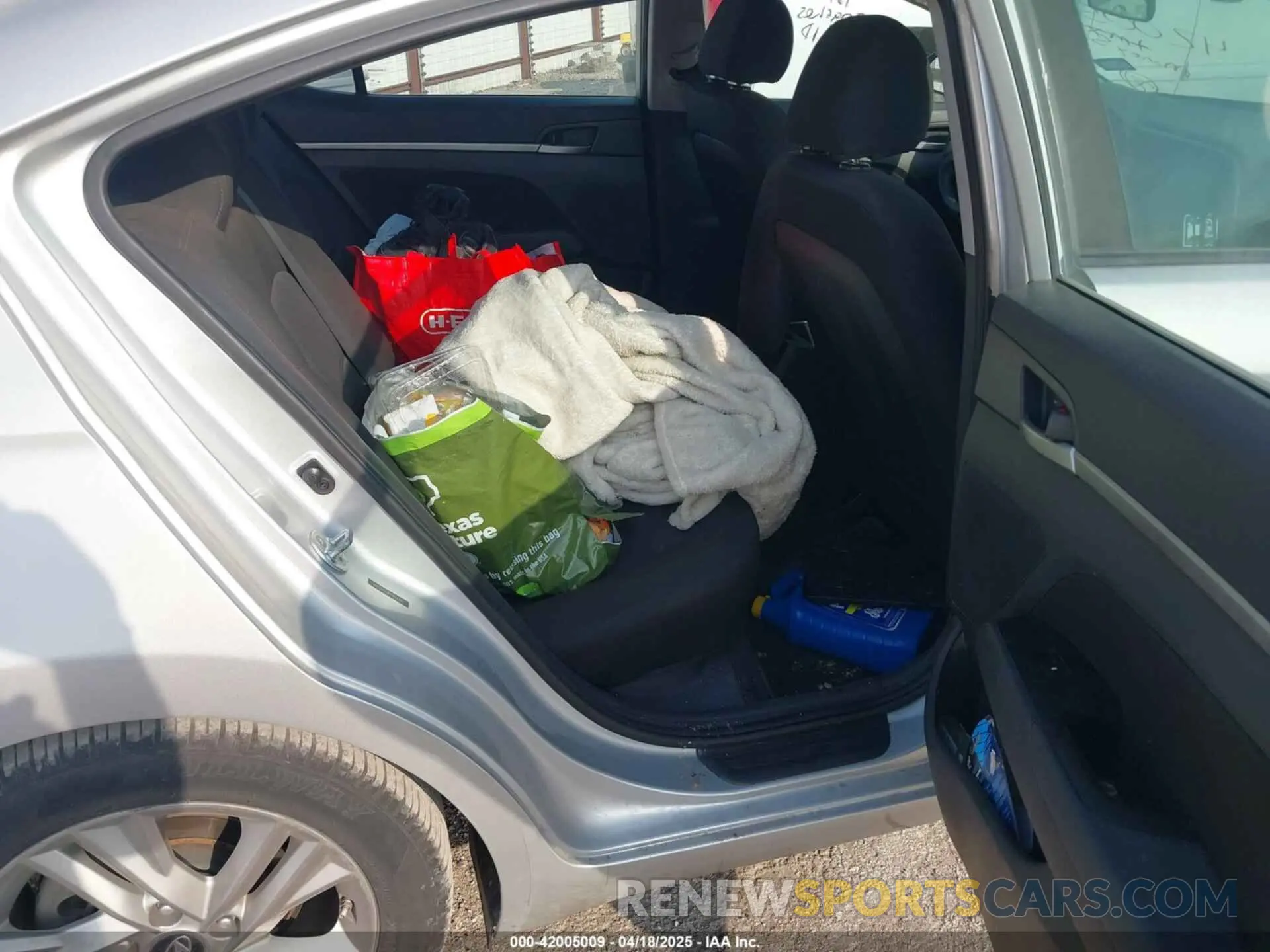 8 Photograph of a damaged car 5NPD84LF8KH404381 HYUNDAI ELANTRA 2019