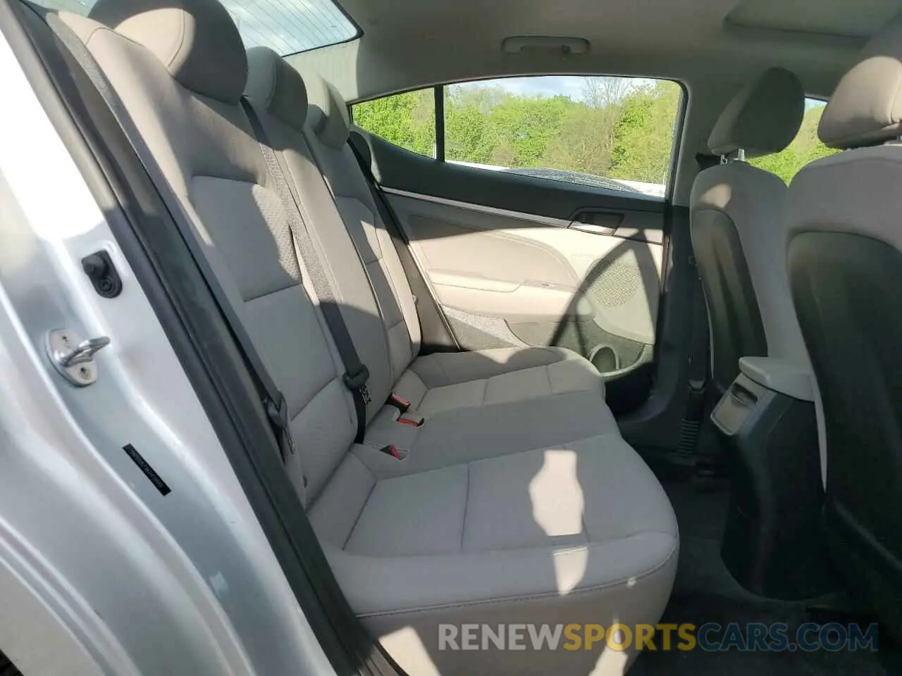 10 Photograph of a damaged car 5NPD84LF8KH419849 HYUNDAI ELANTRA 2019