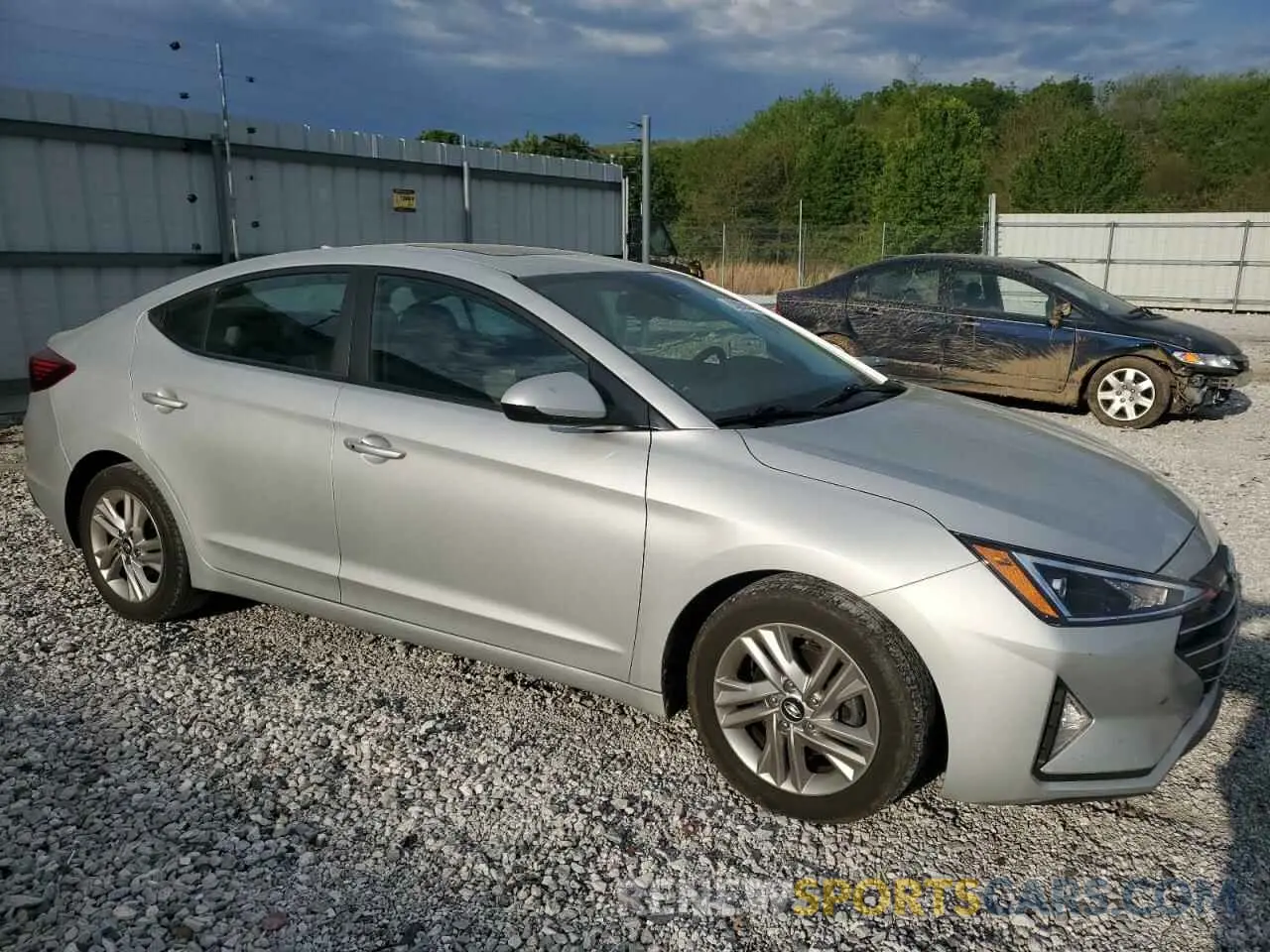 4 Photograph of a damaged car 5NPD84LF8KH419849 HYUNDAI ELANTRA 2019