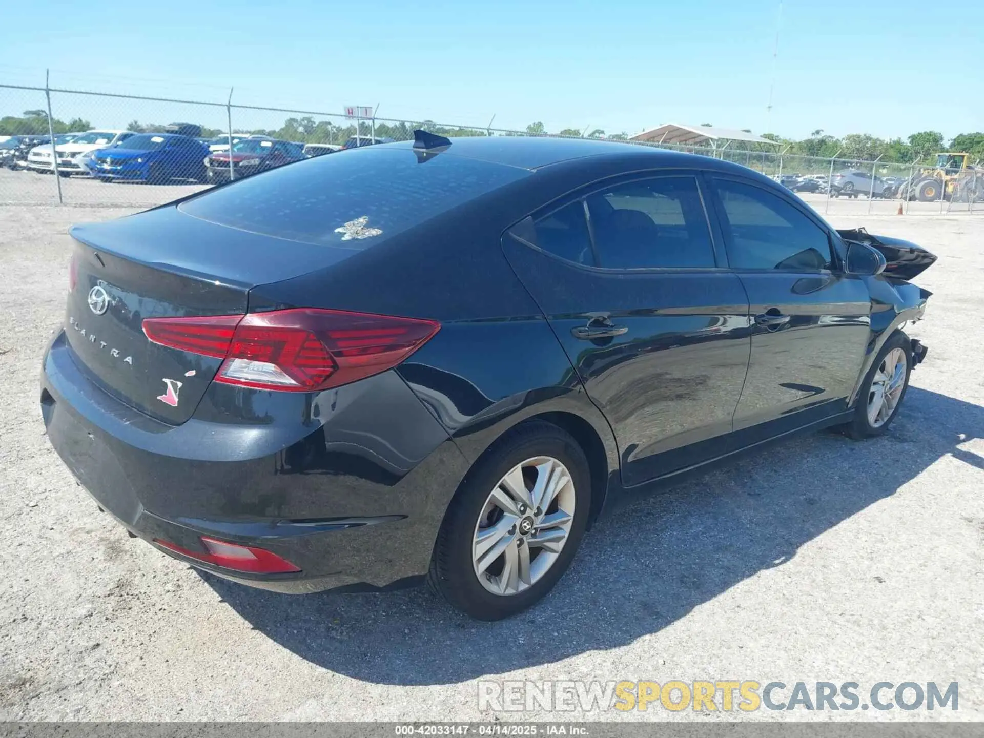 4 Photograph of a damaged car 5NPD84LF8KH428468 HYUNDAI ELANTRA 2019