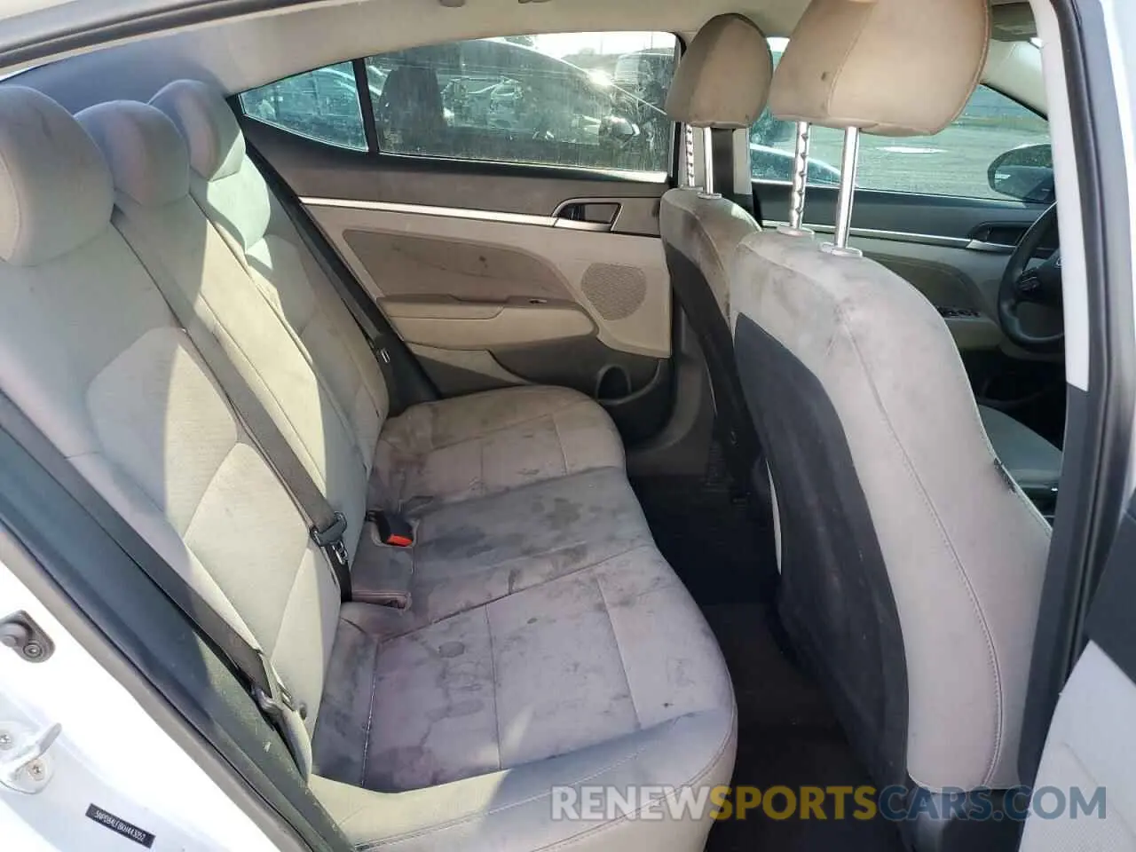 10 Photograph of a damaged car 5NPD84LF8KH443052 HYUNDAI ELANTRA 2019