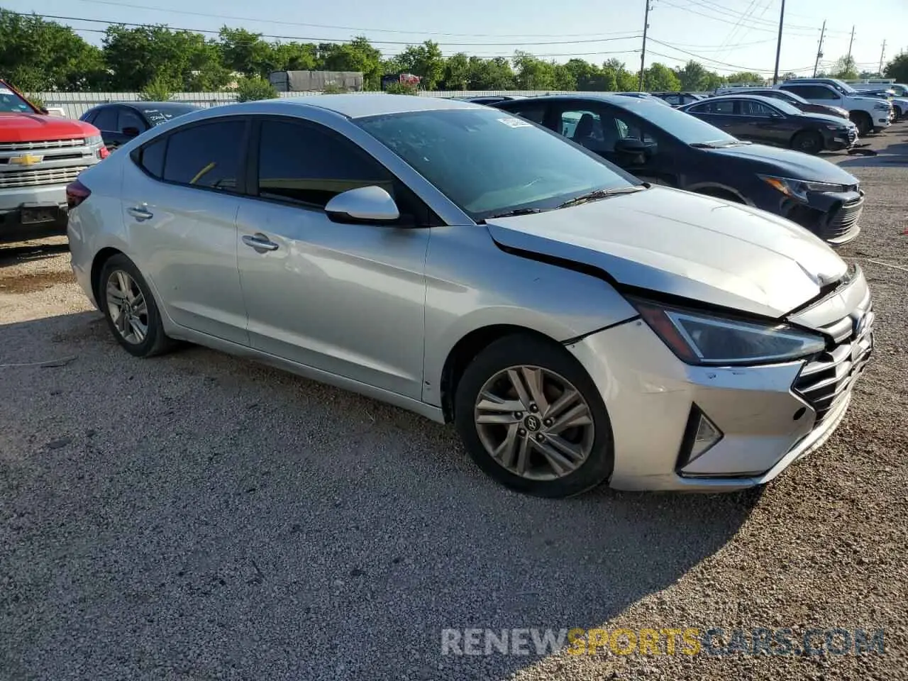 4 Photograph of a damaged car 5NPD84LF8KH443052 HYUNDAI ELANTRA 2019