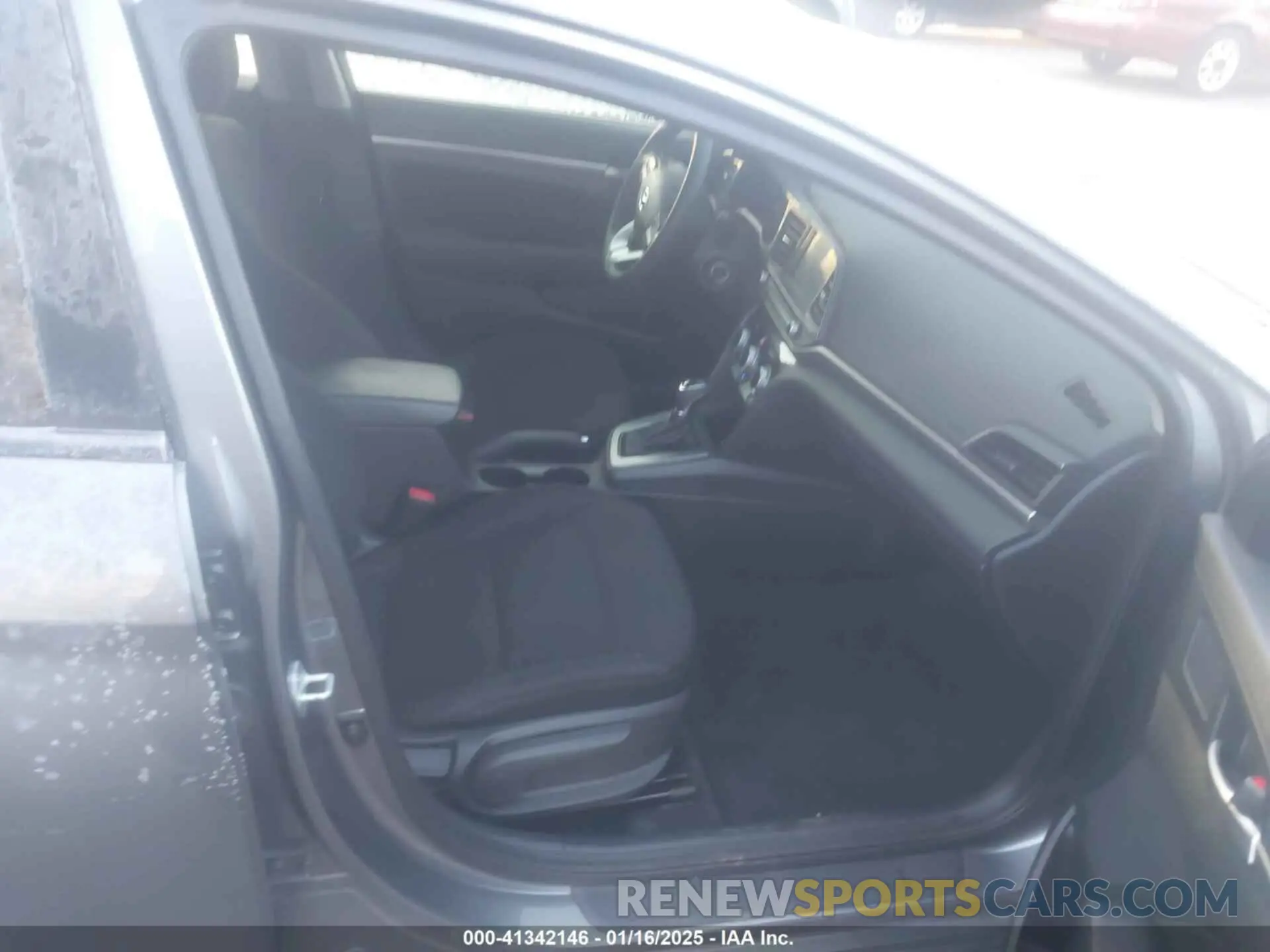 5 Photograph of a damaged car 5NPD84LF8KH453547 HYUNDAI ELANTRA 2019